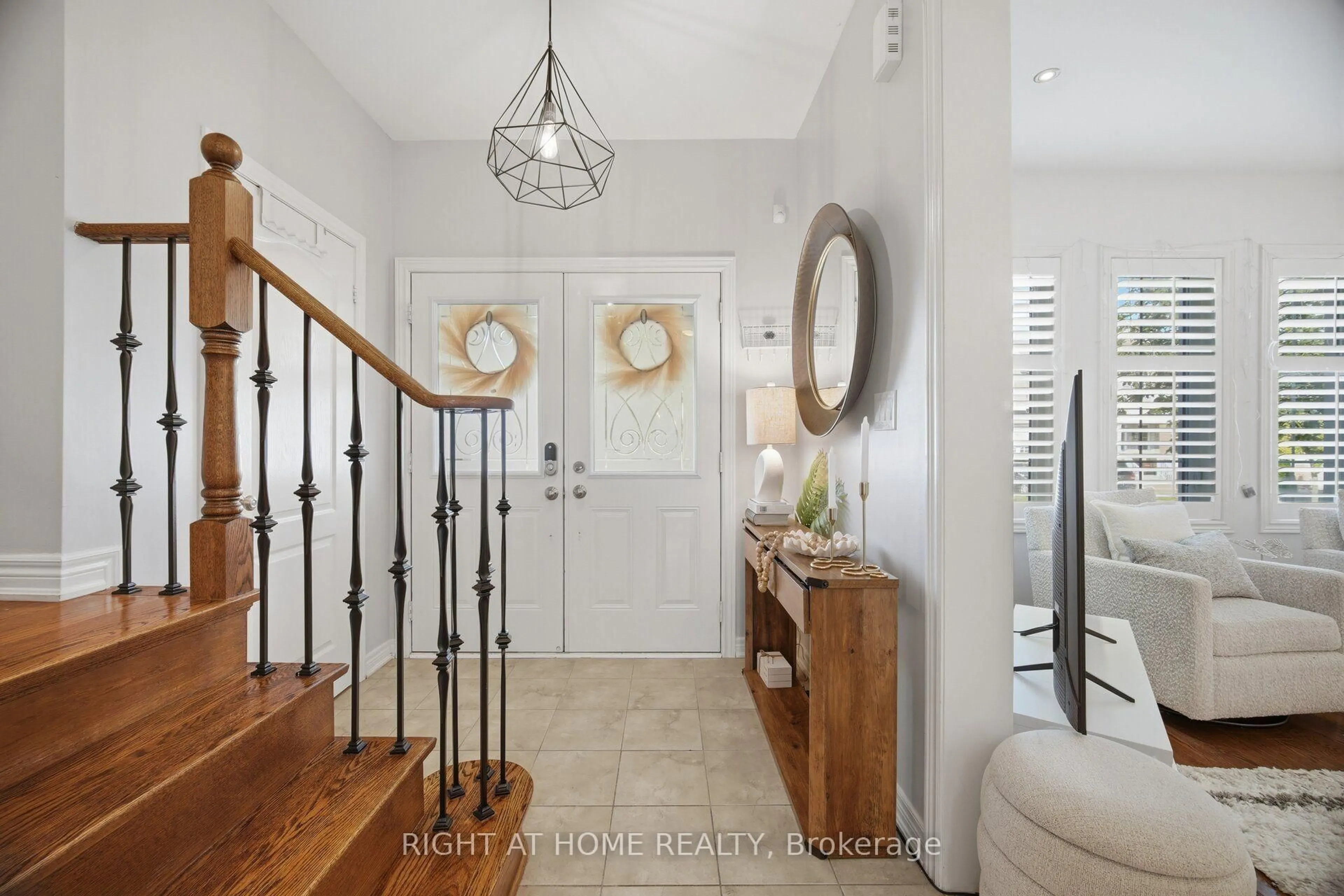 Indoor entryway for 3186 Robert Brown Blvd, Oakville Ontario L7M 0P2