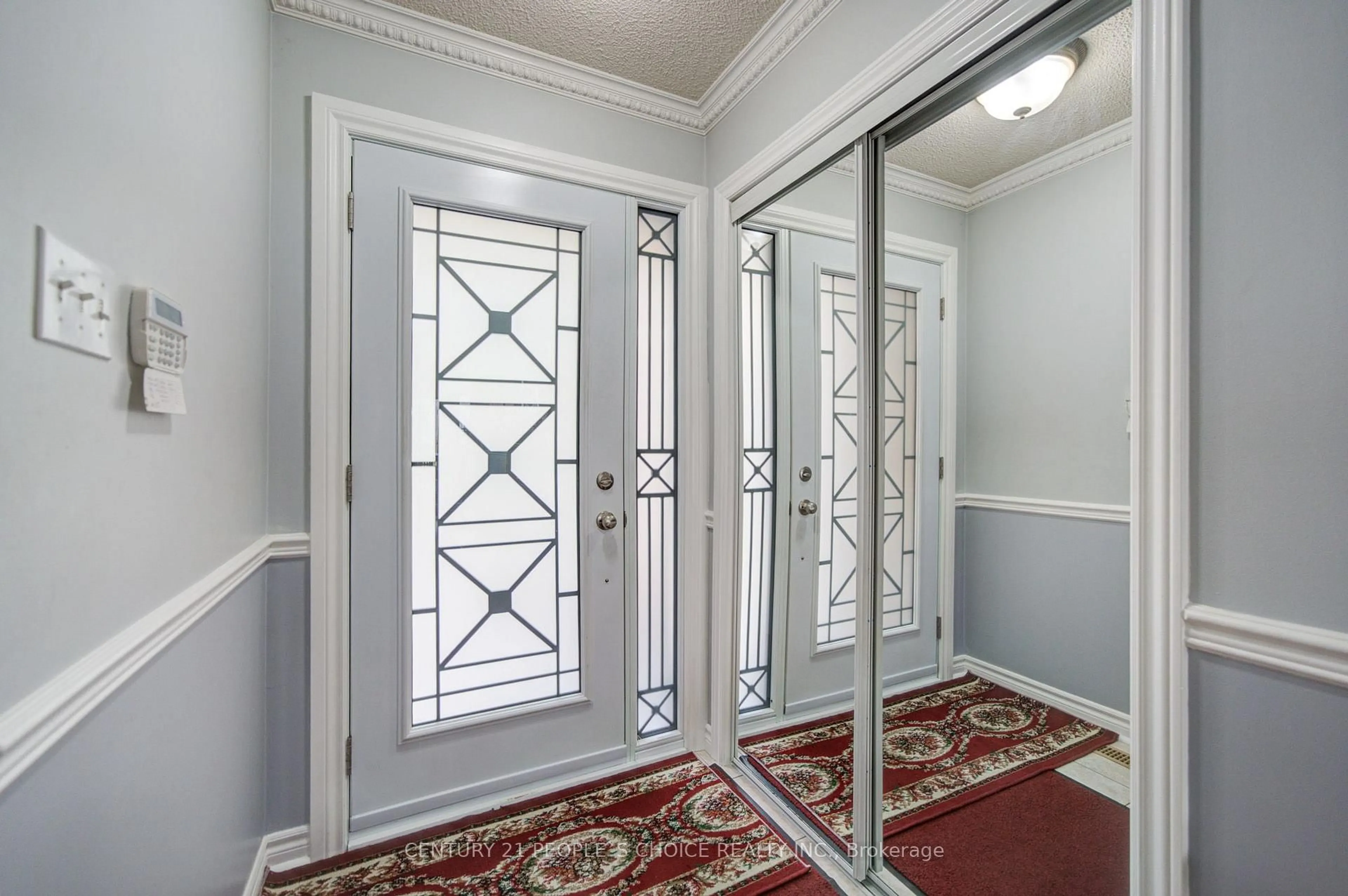 Indoor entryway for 7115 Rexwood Rd #42, Mississauga Ontario L4T 4L4
