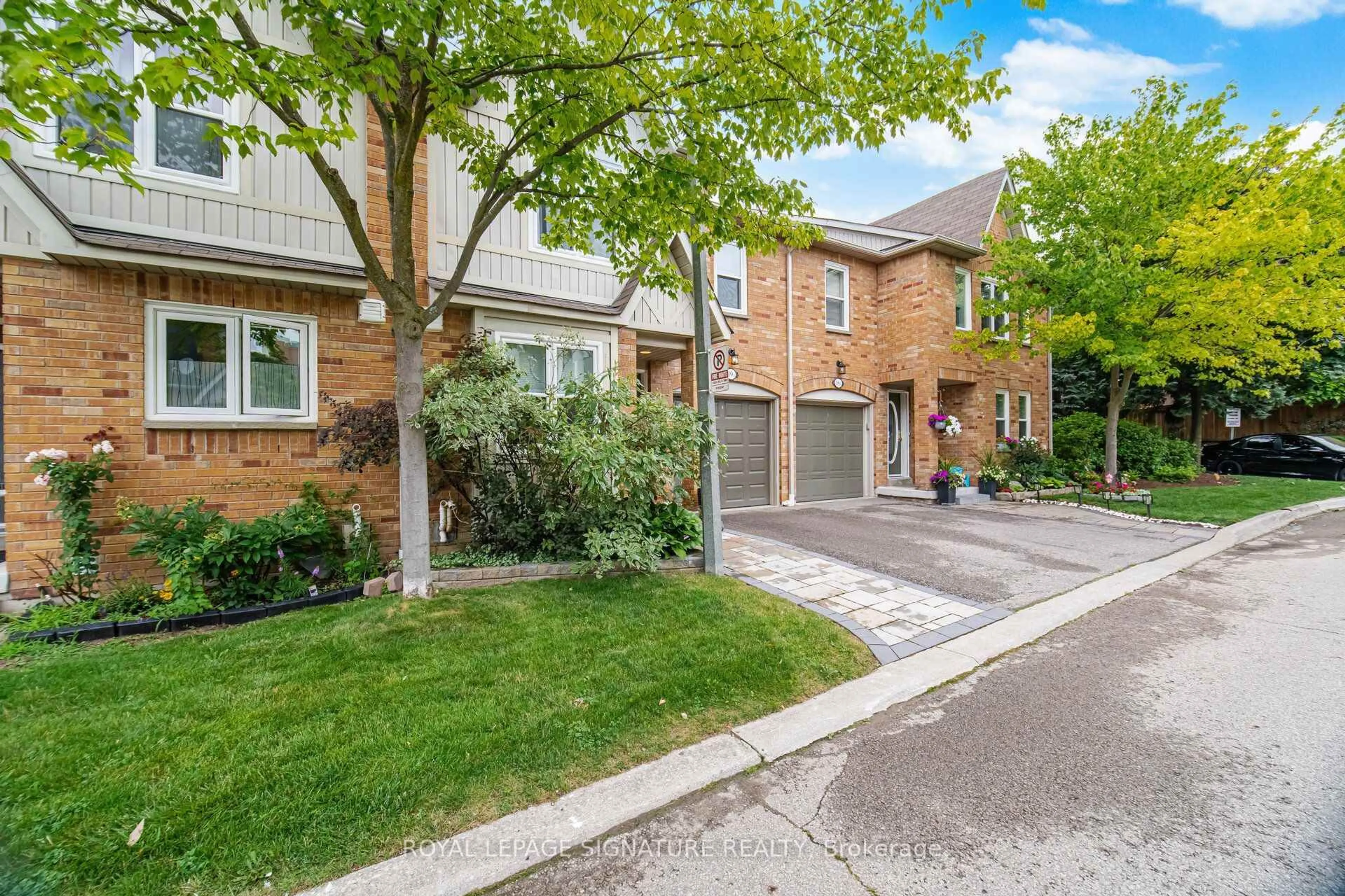 Home with brick exterior material, street for 5940 Glen Erin Dr #19A, Mississauga Ontario L5M 5W9