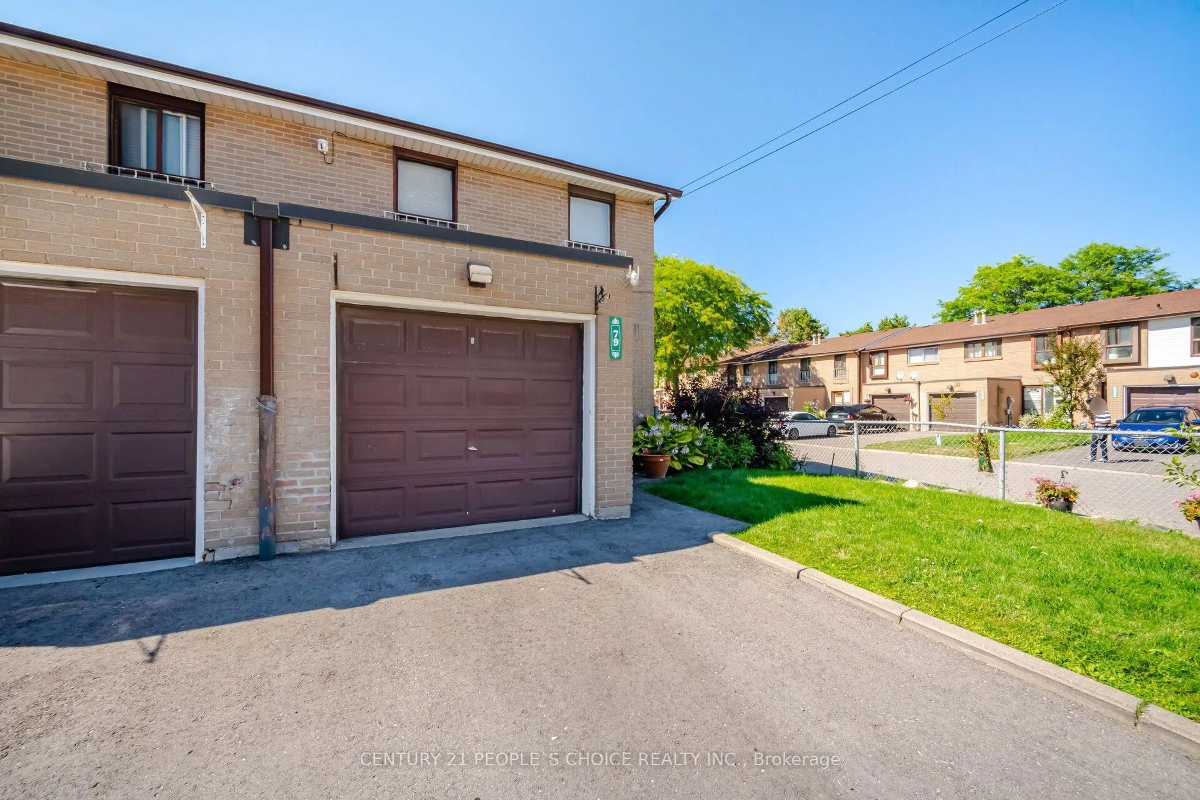 A pic from outside/outdoor area/front of a property/back of a property/a pic from drone, street for 79 Fleetwood Cres, Brampton Ontario L6T 2E5