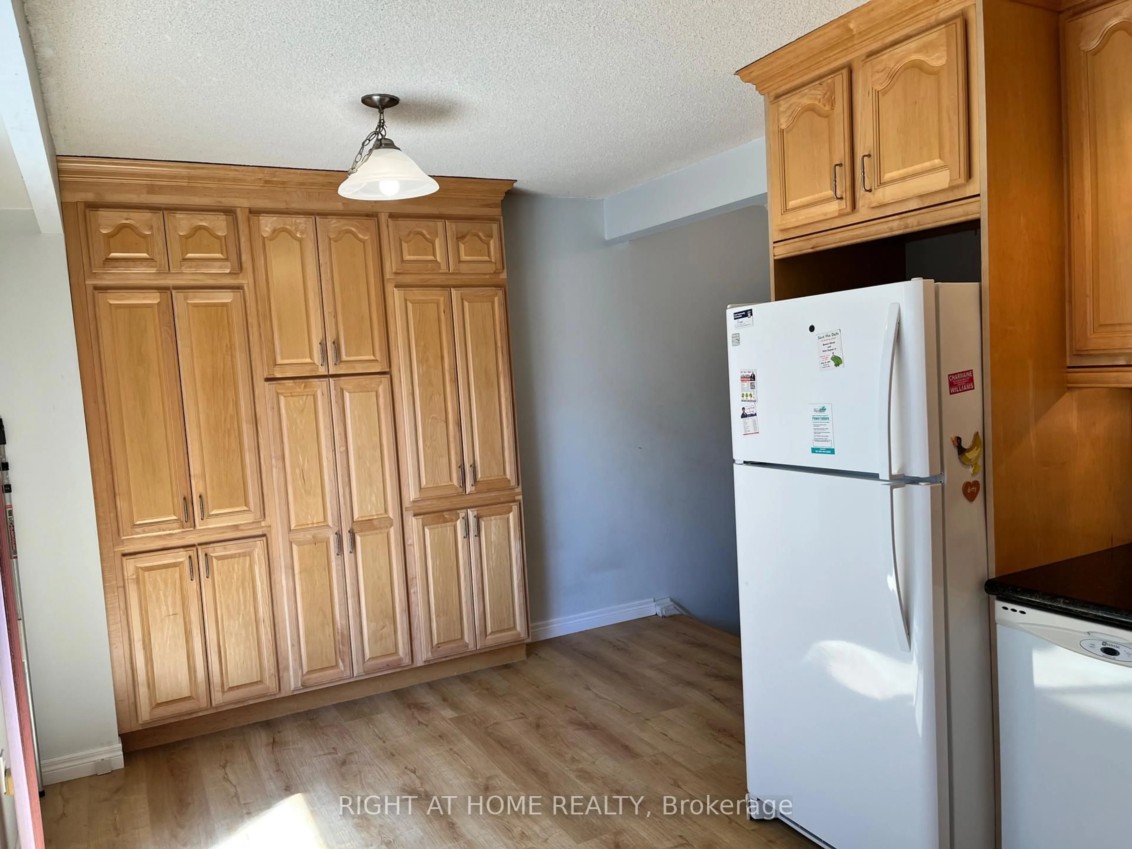 Unknown for 70 Carisbrooke Crt, Brampton Ontario L6S 3K1