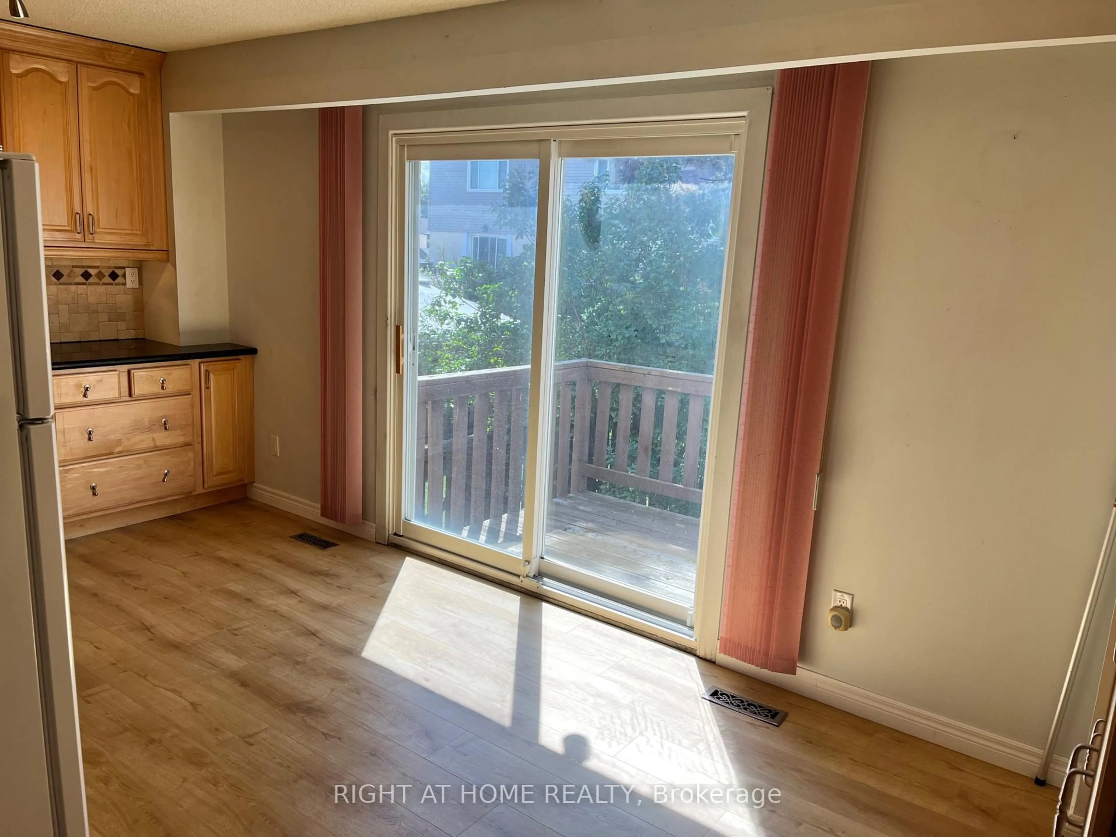 A pic of a room for 70 Carisbrooke Crt, Brampton Ontario L6S 3K1