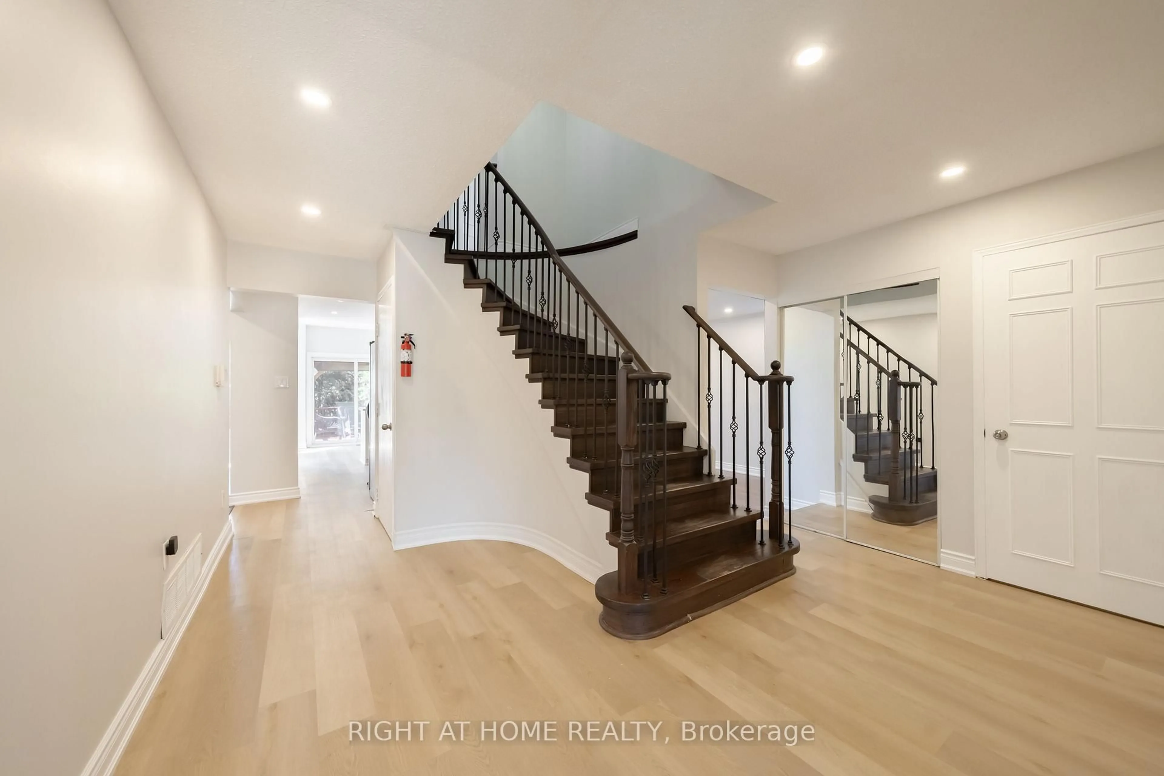 Unknown for 345 Mill St, Brampton Ontario L6Y 2Y8