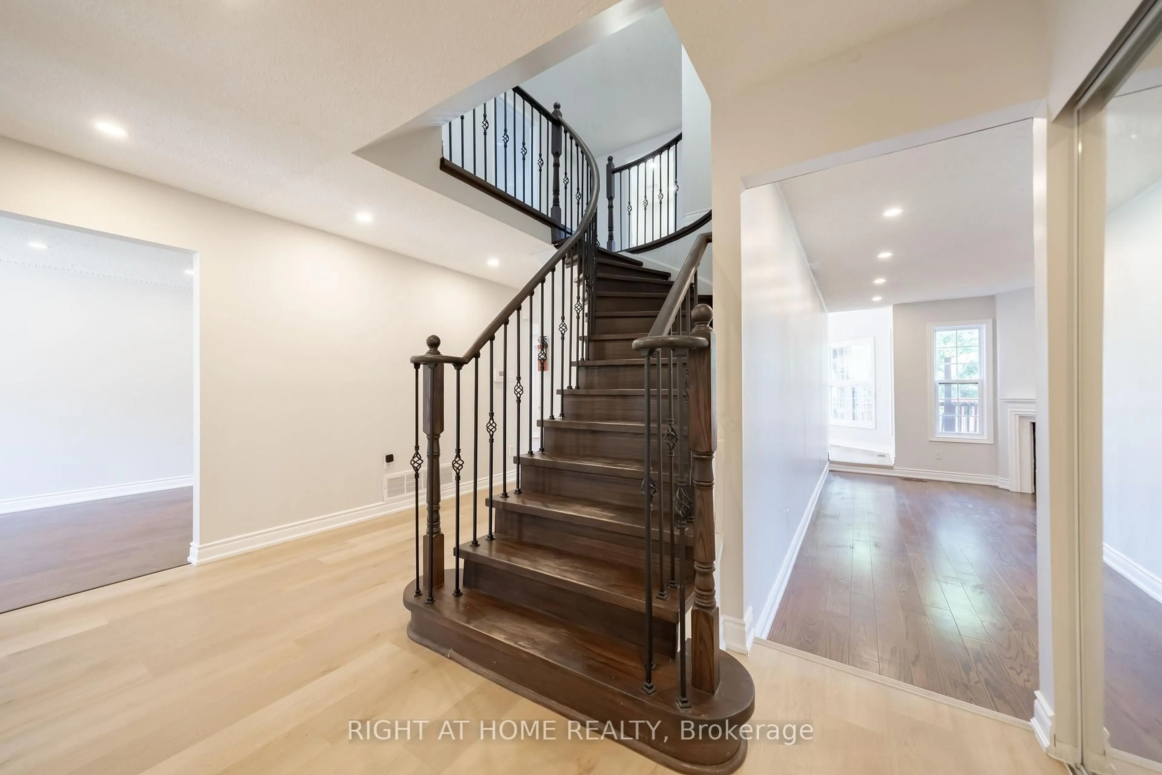 Unknown for 345 Mill St, Brampton Ontario L6Y 2Y8