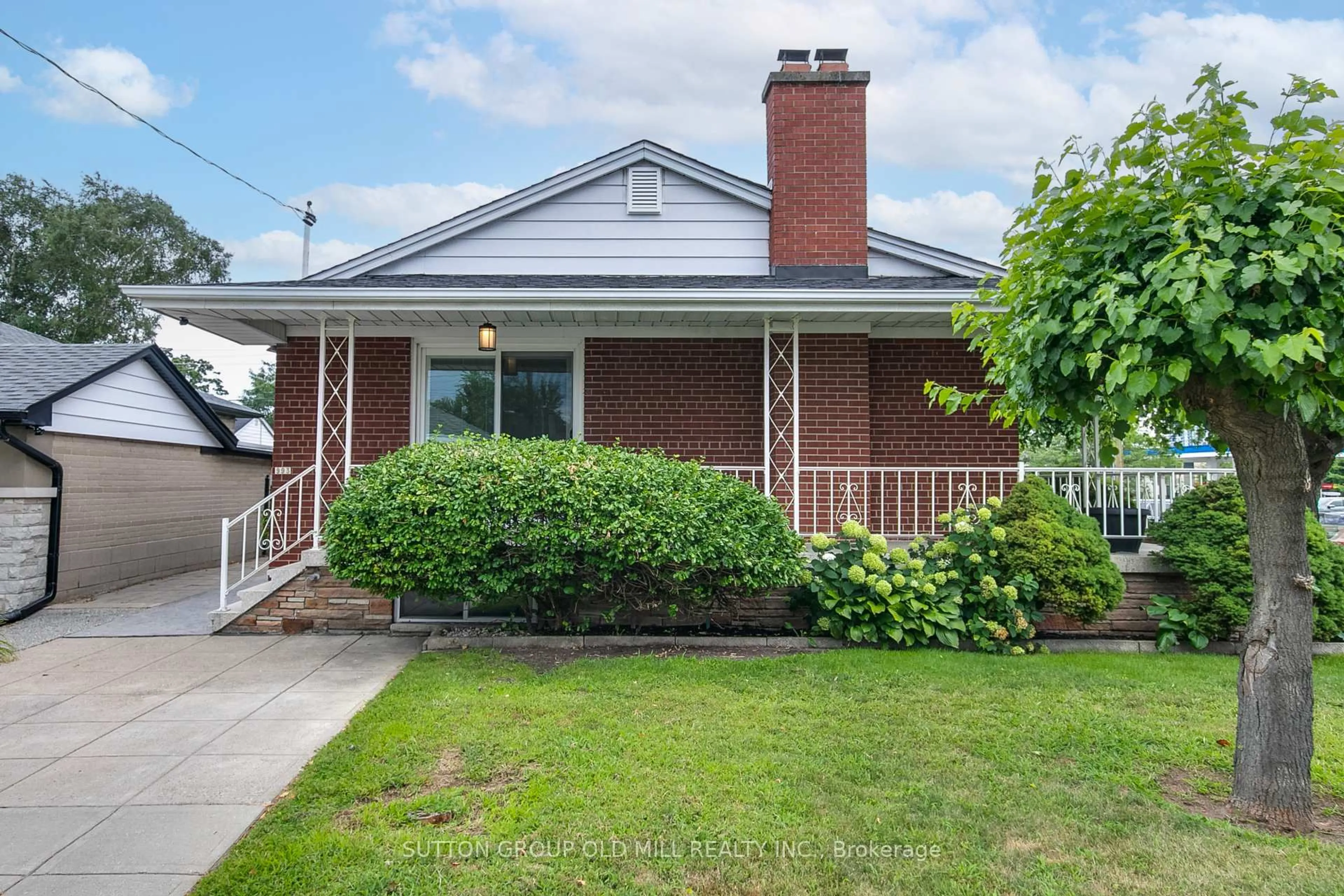 Home with brick exterior material, street for 993 Islington Ave, Toronto Ontario M8Z 4R1