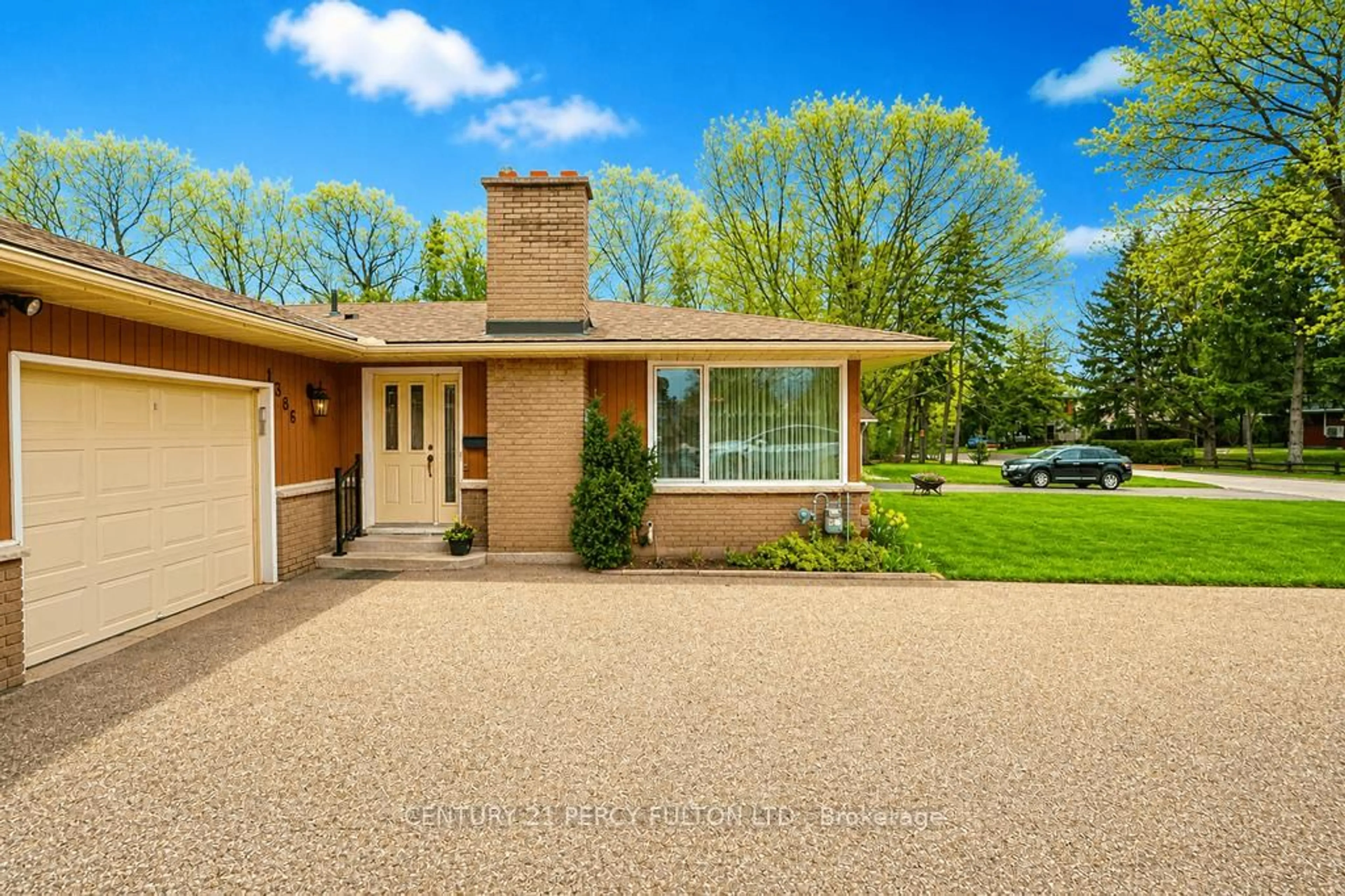 Home with brick exterior material, street for 1386 Forest Glade Rd, Oakville Ontario L6H 2G3