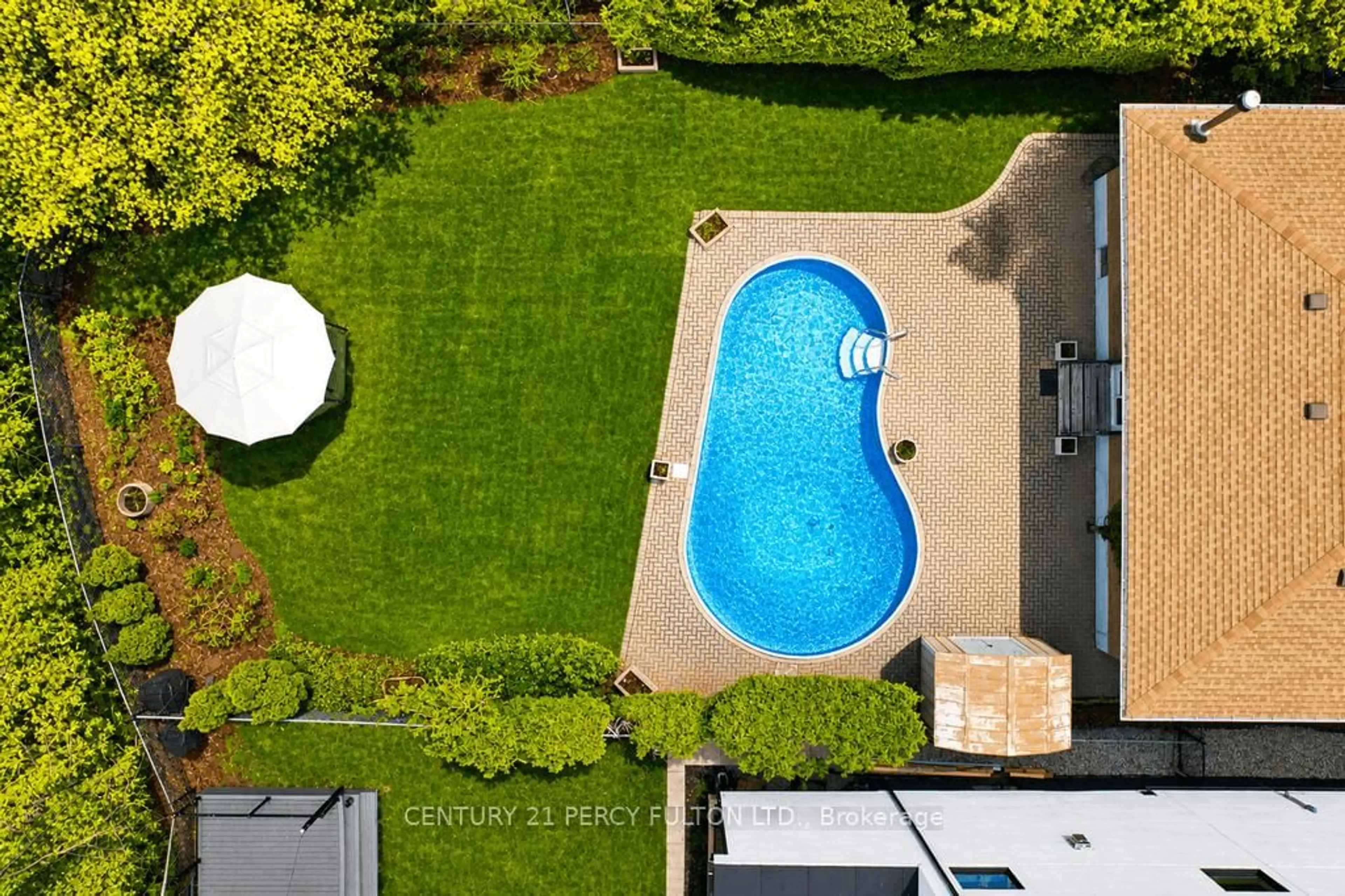 Pool for 1386 Forest Glade Rd, Oakville Ontario L6H 2G3