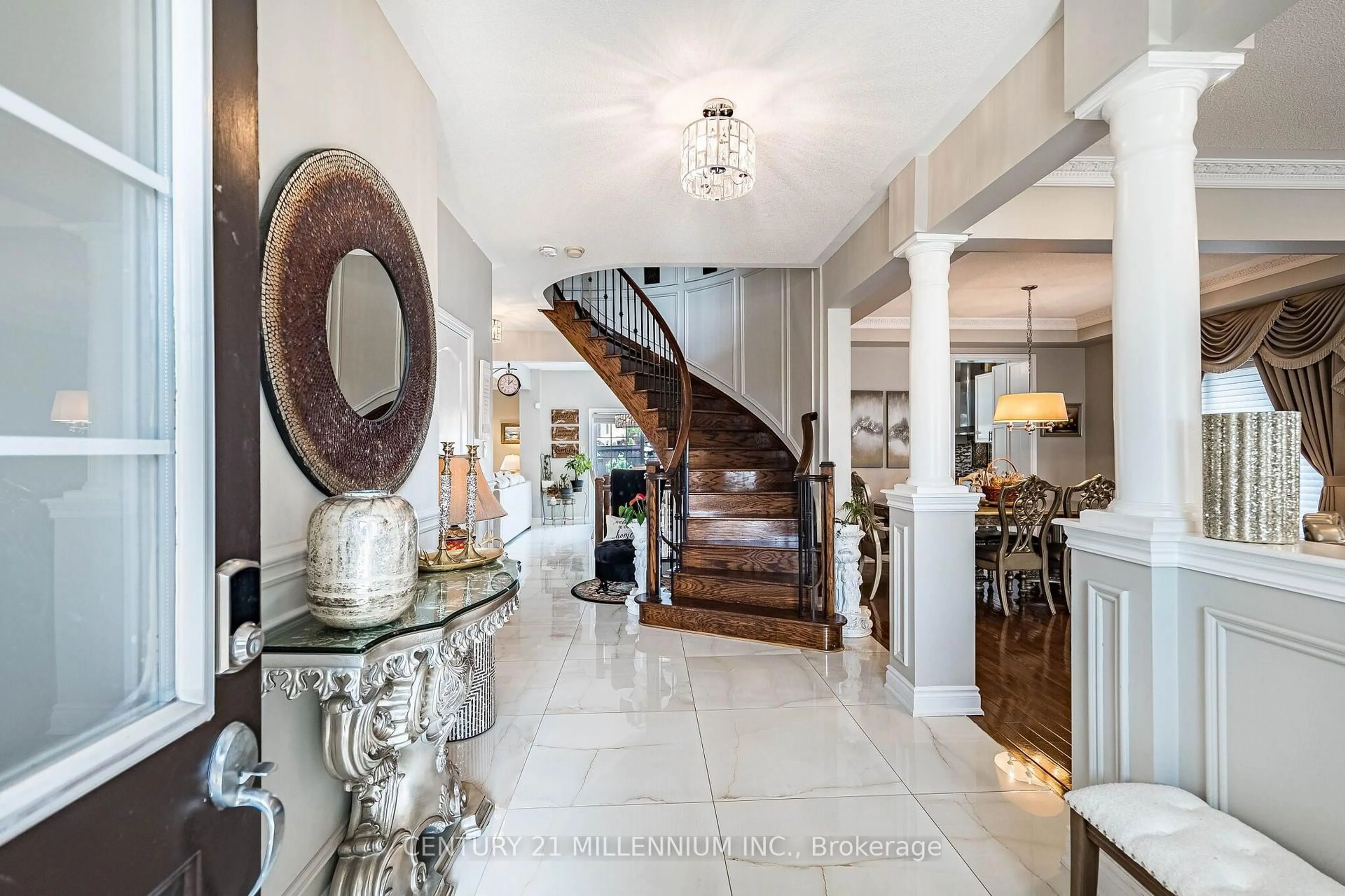 Indoor foyer for 4 Belleville Dr, Brampton Ontario L6P 1V7