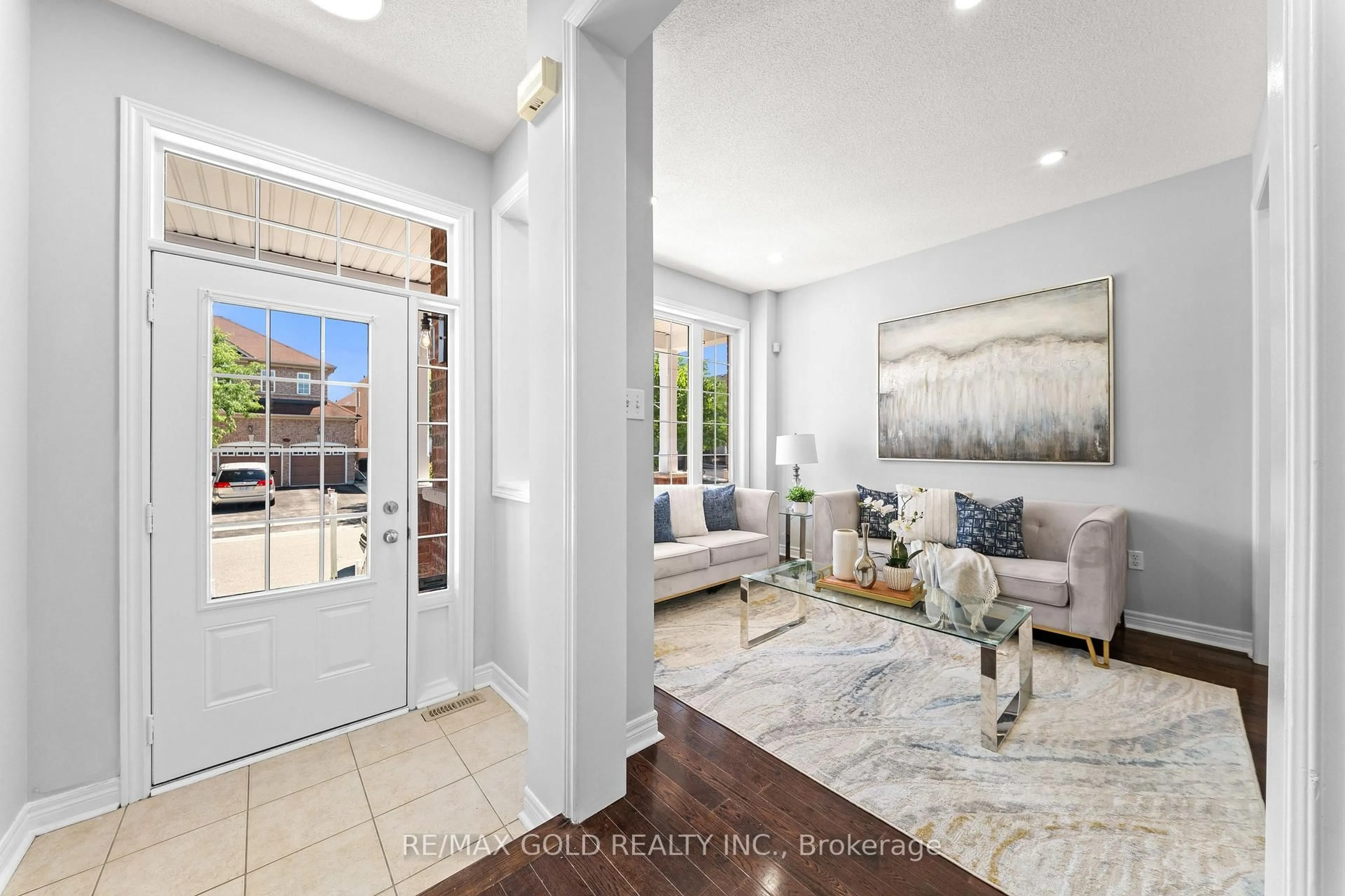 Indoor entryway for 54 Blazing Star Dr, Brampton Ontario L6R 3E7