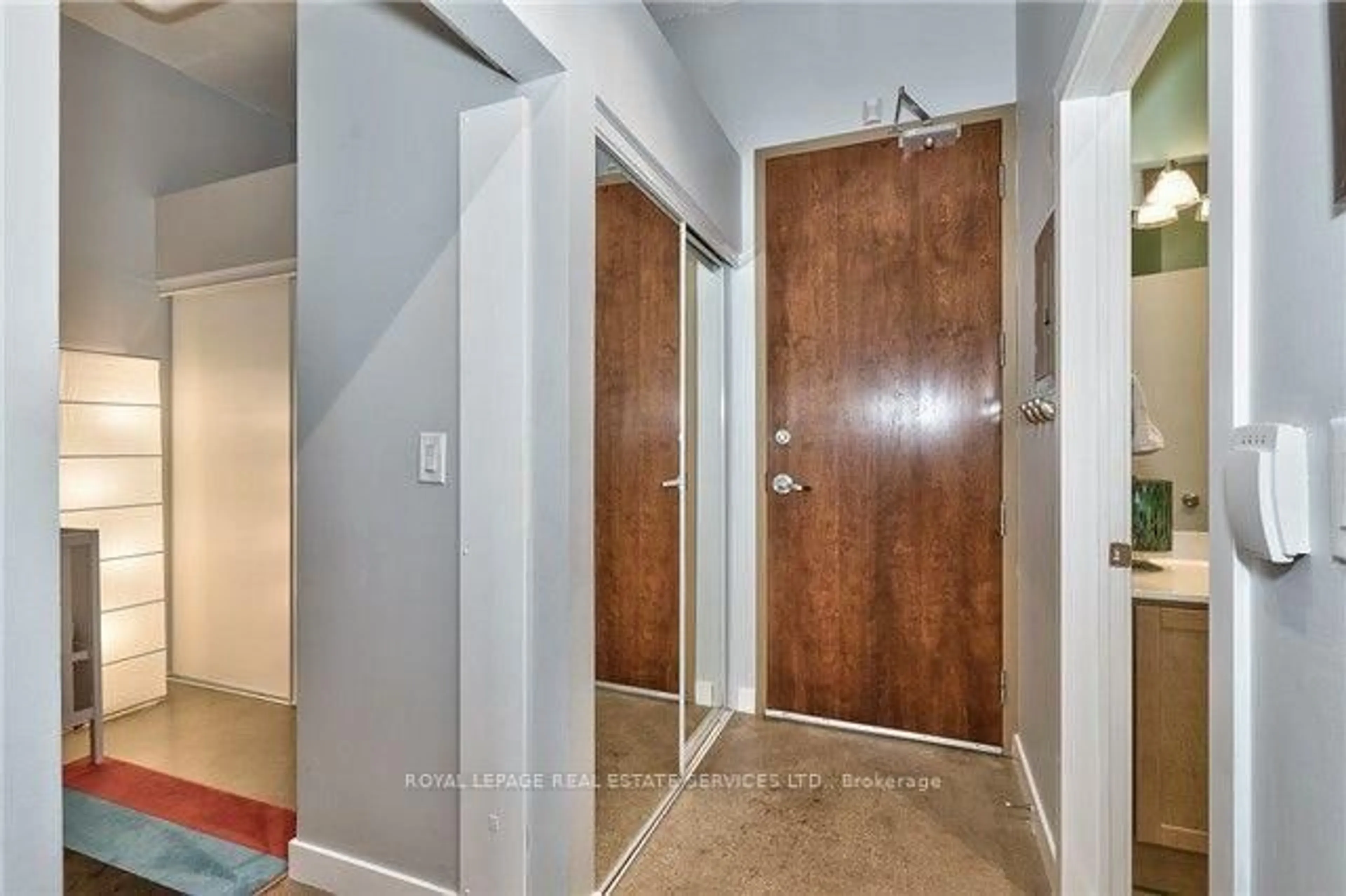 Indoor entryway for 2 Fieldway Rd #316, Toronto Ontario M8Z 3L1