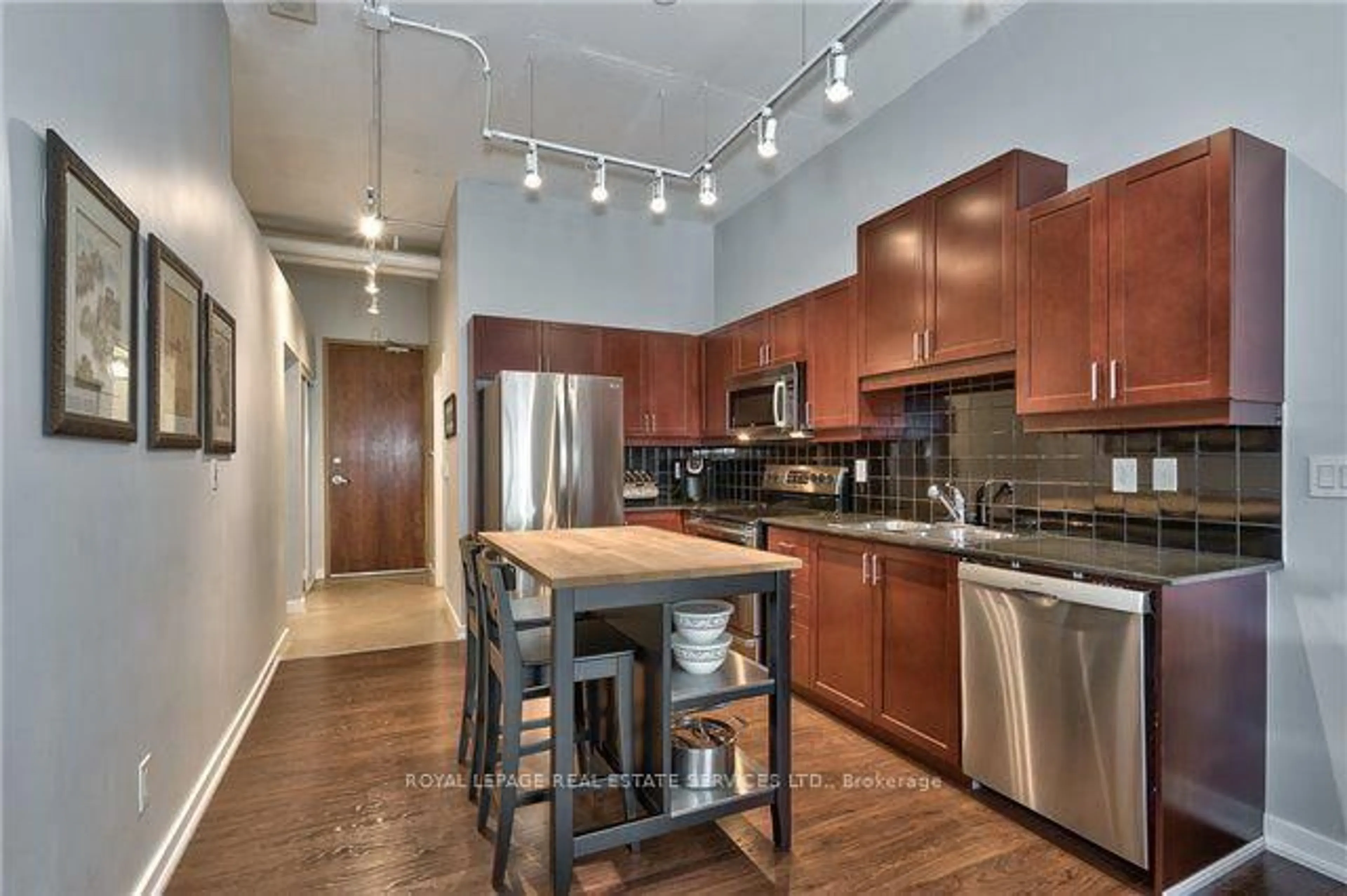 Unknown for 2 Fieldway Rd #316, Toronto Ontario M8Z 3L1