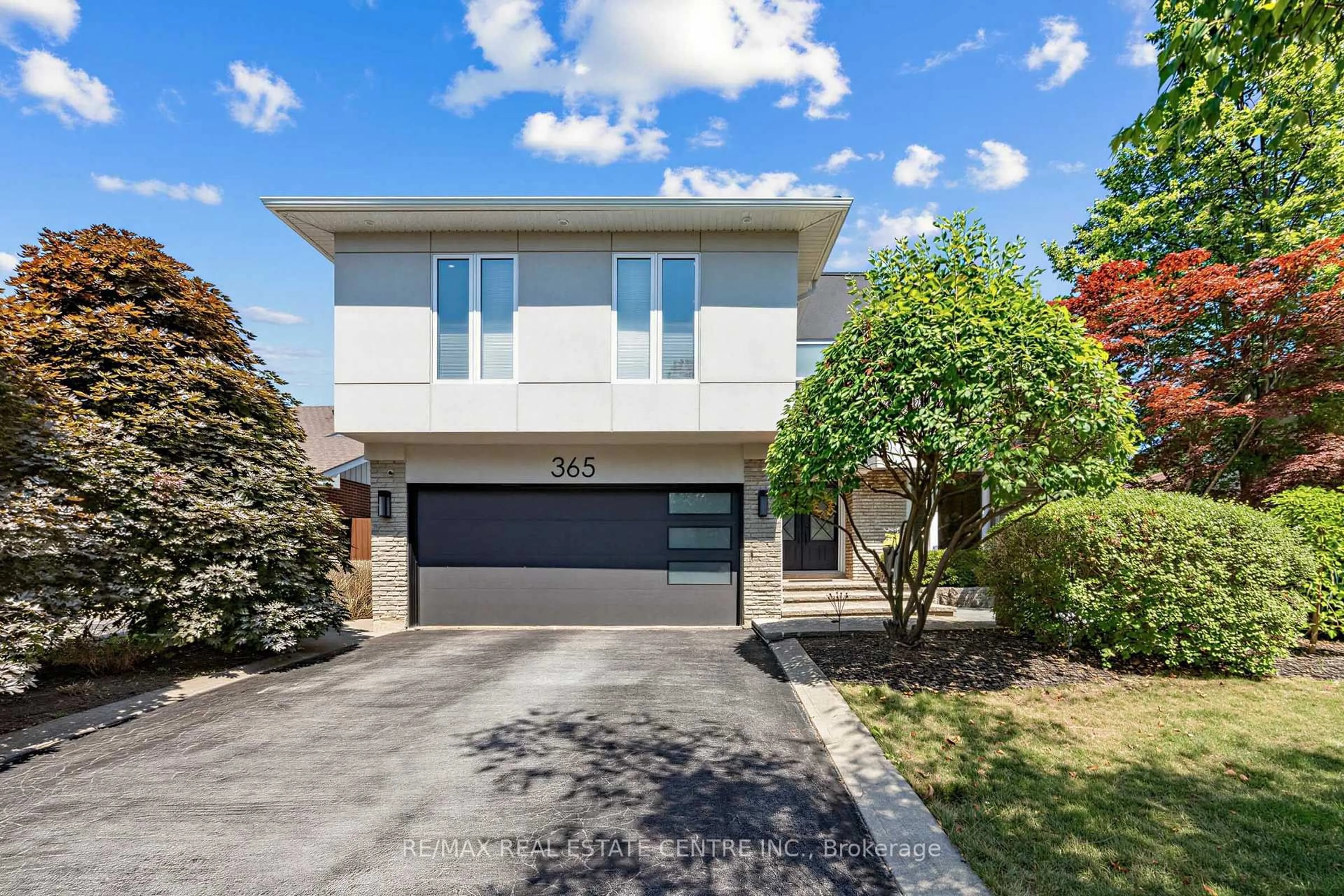 Home with brick exterior material, street for 365 Lynn Pl, Oakville Ontario L6H 2C5
