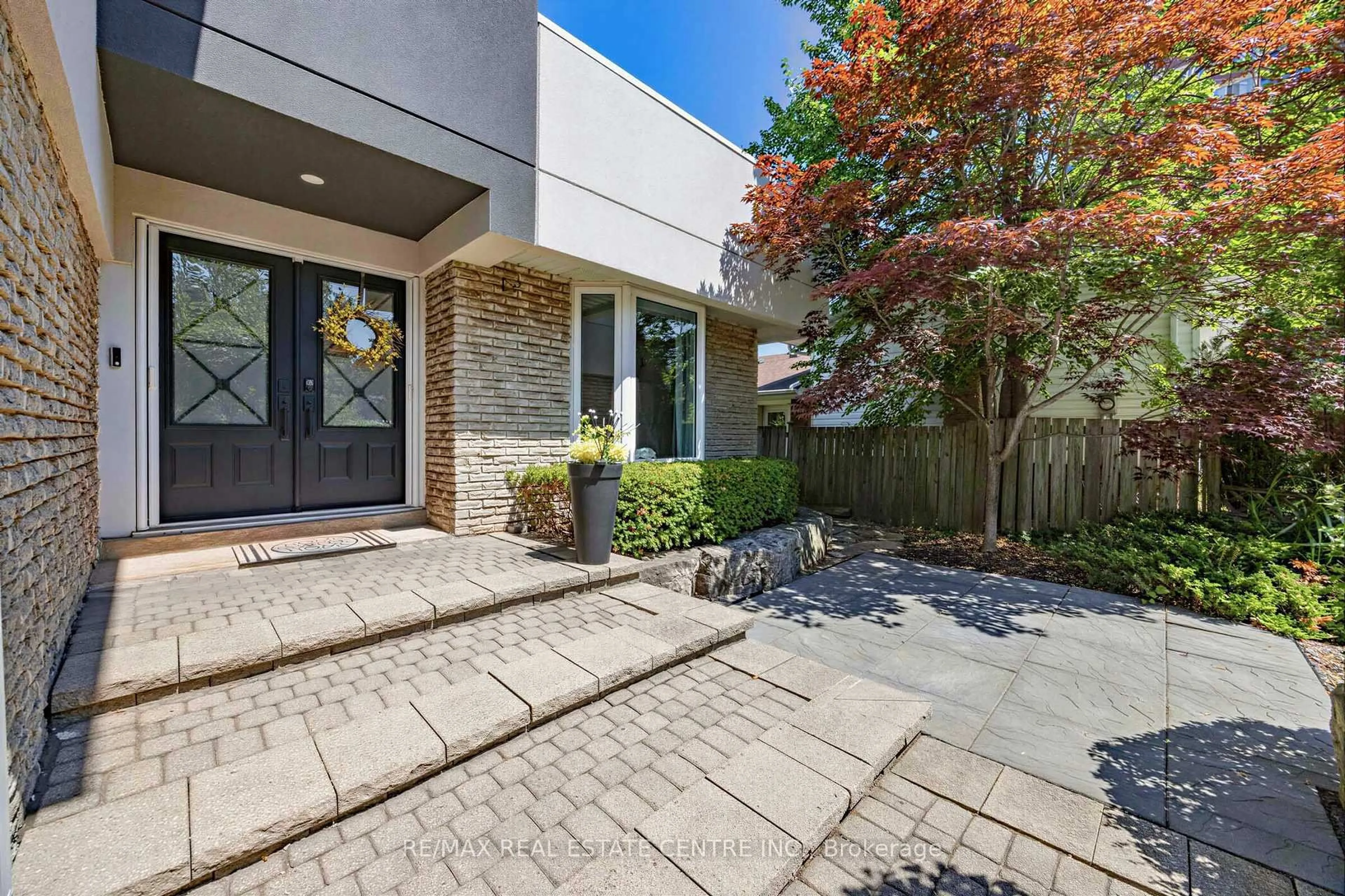 Home with brick exterior material, street for 365 Lynn Pl, Oakville Ontario L6H 2C5
