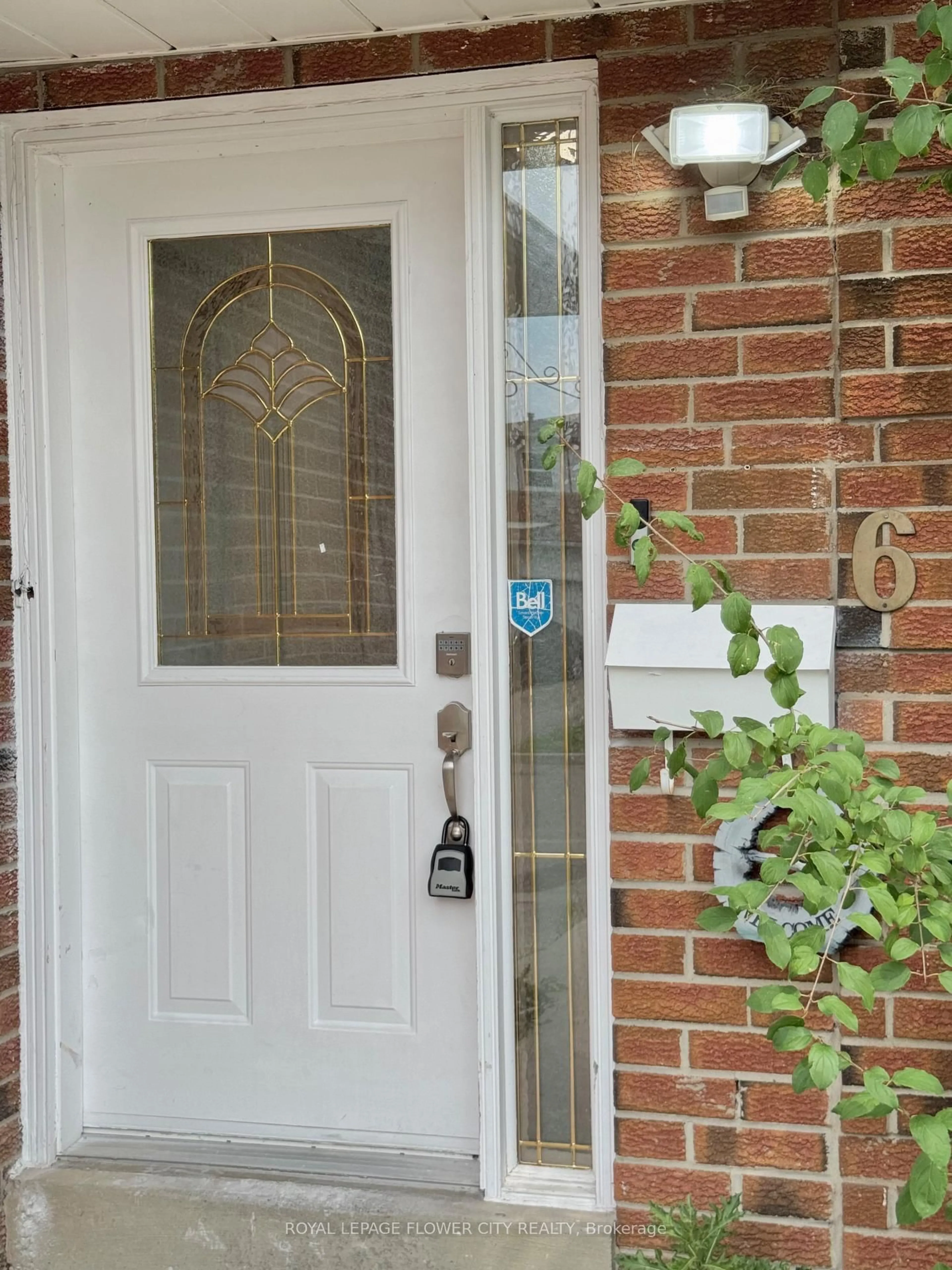 Indoor entryway for 6 Crenshaw Cres, Brampton Ontario L6Z 1W9