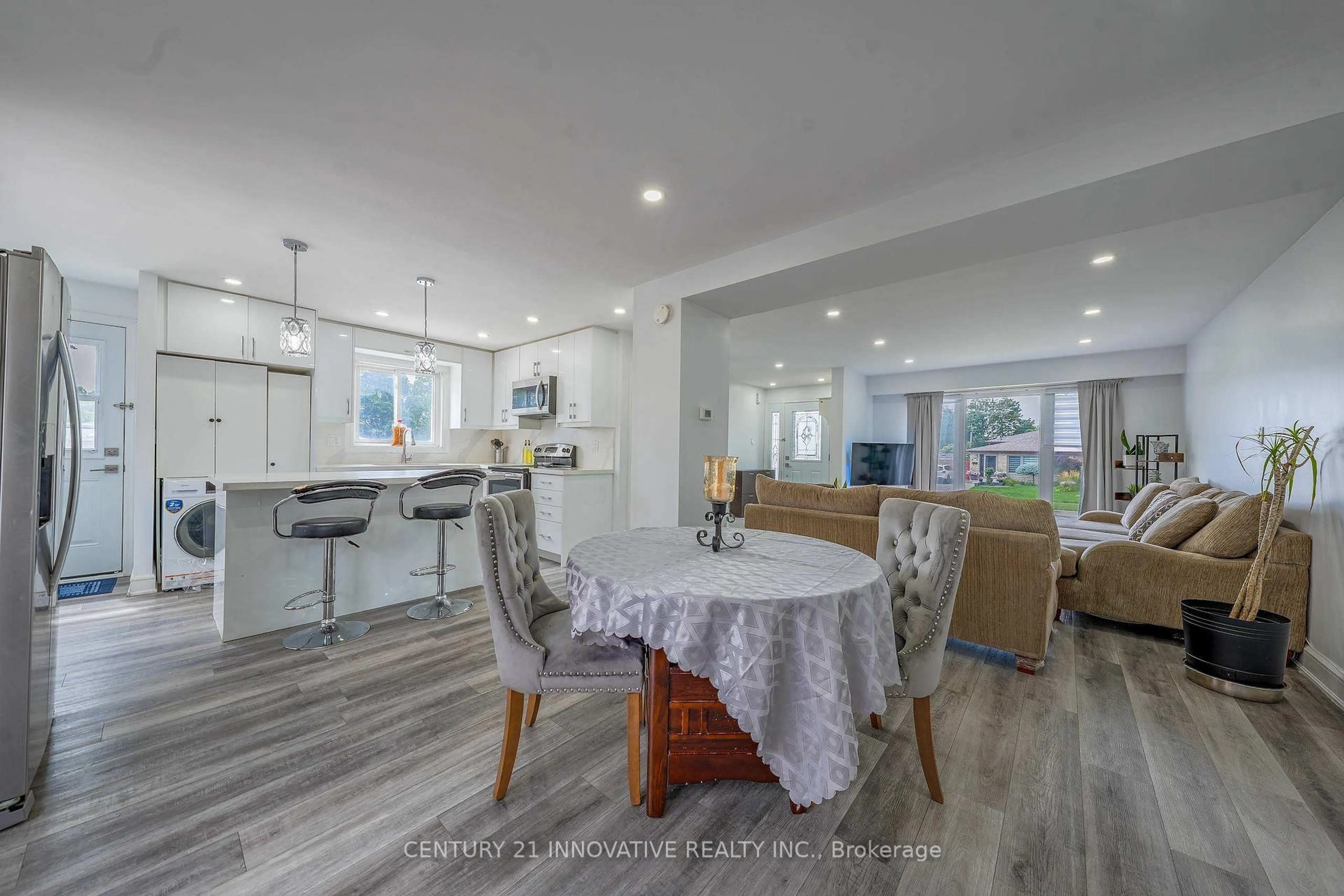 Open concept kitchen, unknown for 13 Dorset Dr, Brampton Ontario L6T 2Y1