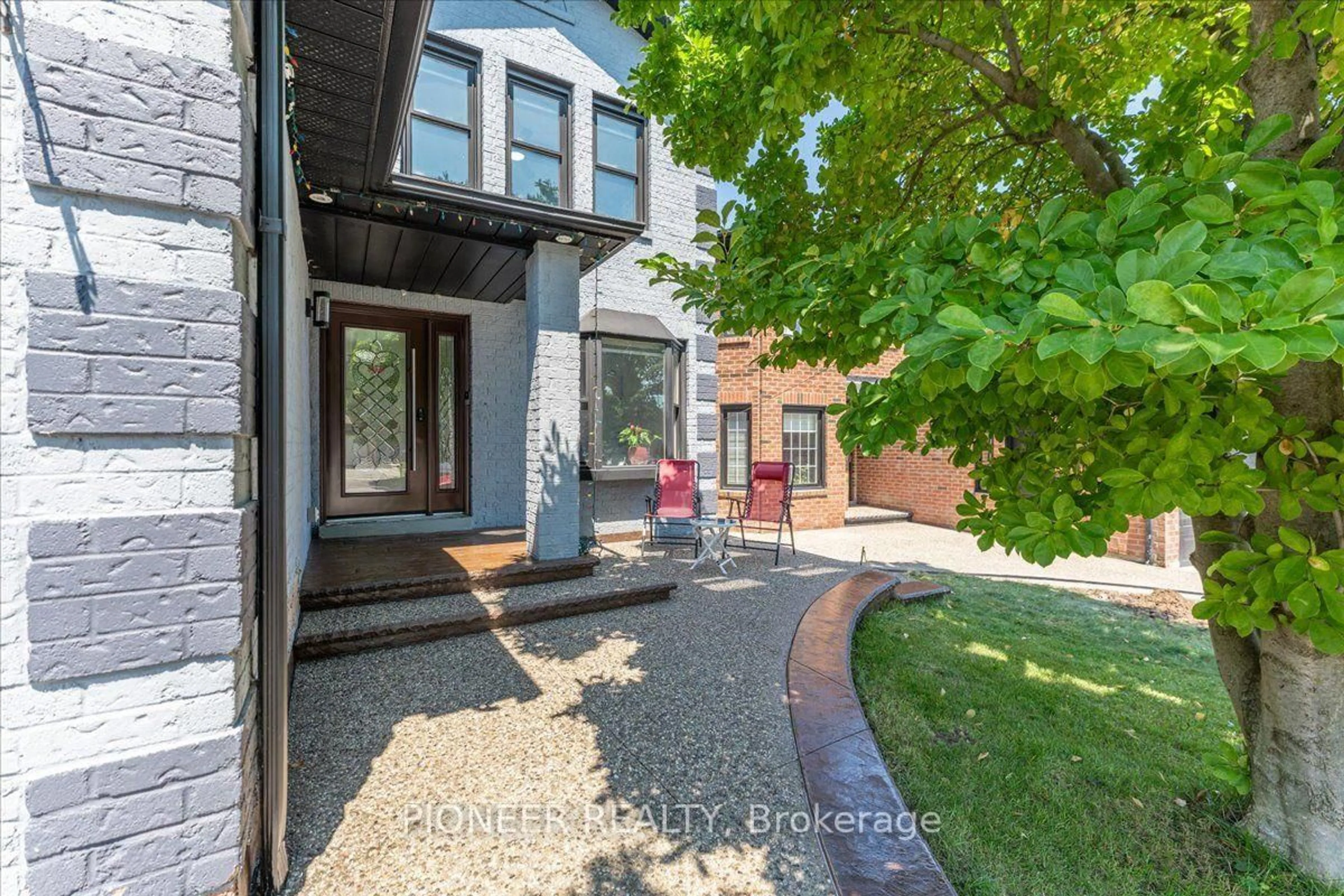 Home with brick exterior material, street for 6452 Eastridge Rd, Mississauga Ontario L5N 4K8
