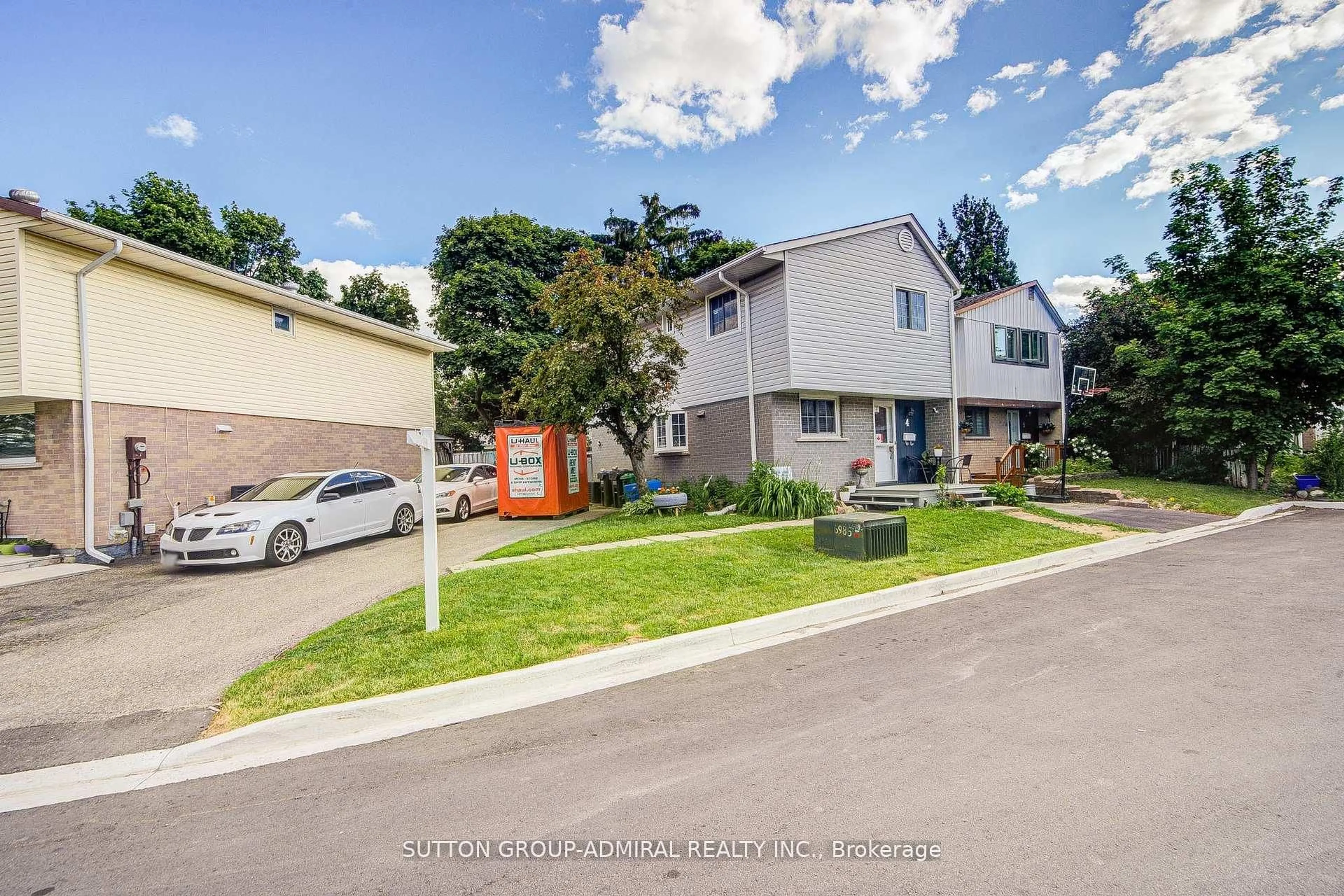 A pic from outside/outdoor area/front of a property/back of a property/a pic from drone, street for 4 Hilda Crt, Brampton Ontario L6S 2C1