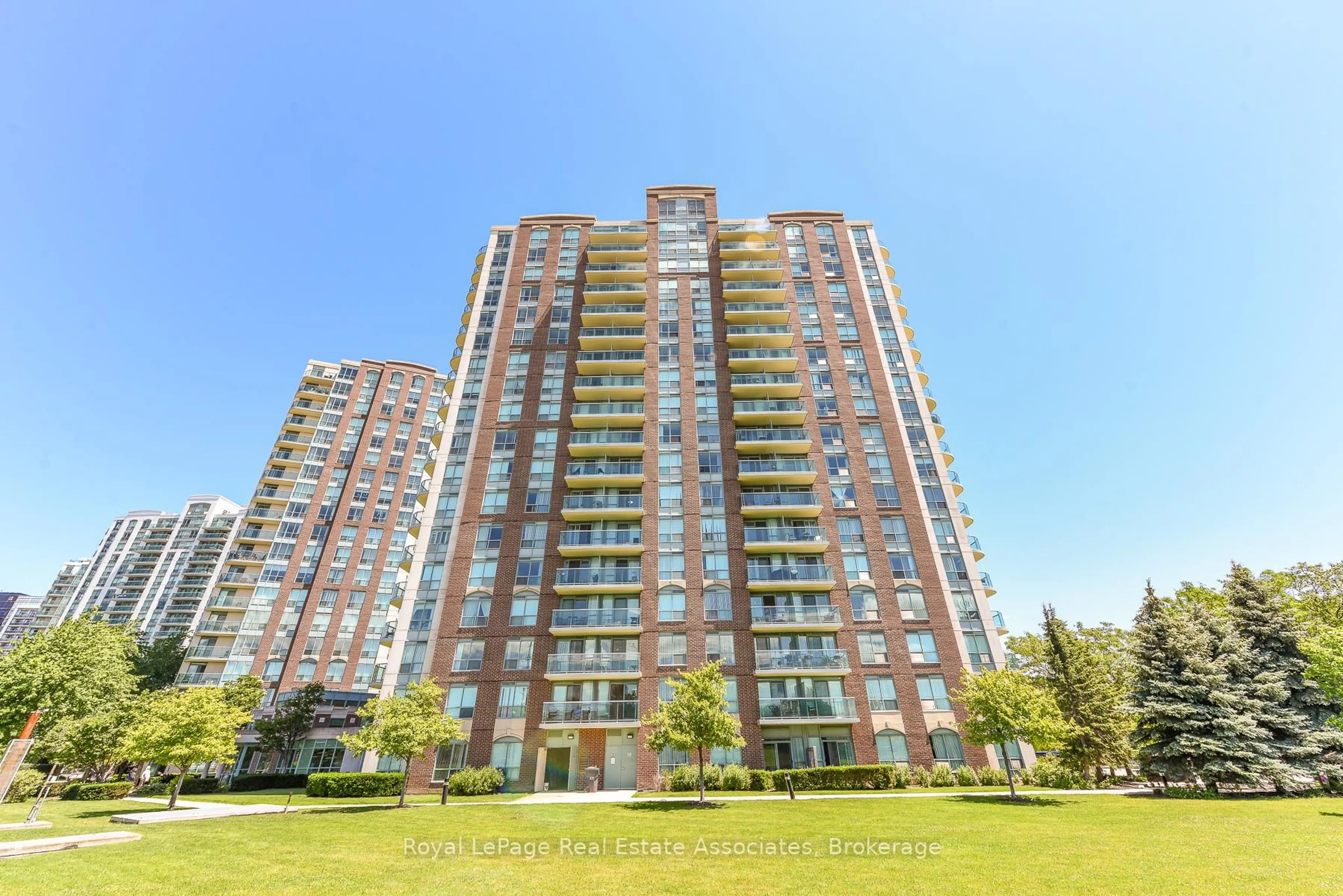 A pic from outside/outdoor area/front of a property/back of a property/a pic from drone, building for 4879 Kimbermount Ave #710, Mississauga Ontario L5M 7R8