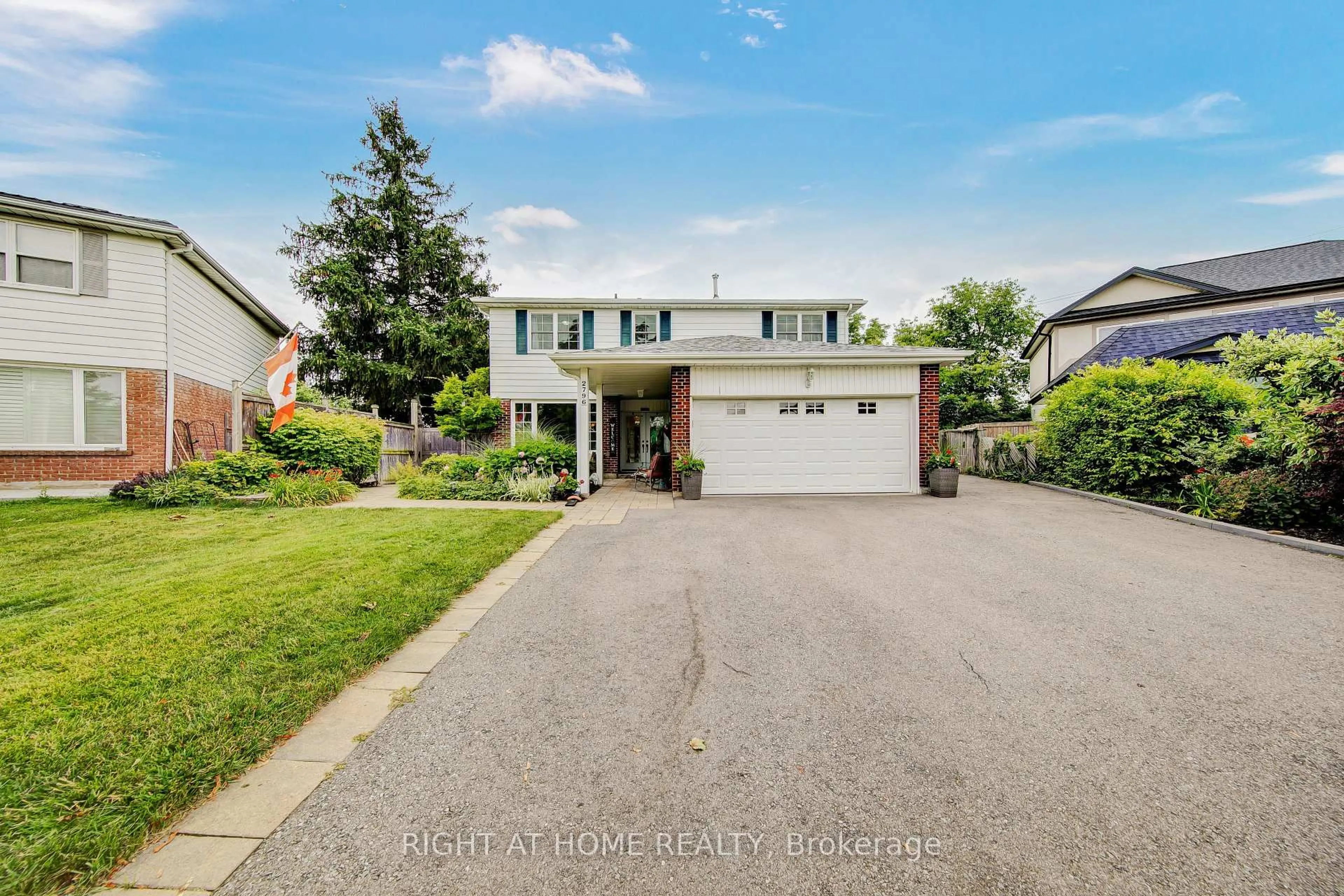 A pic from outside/outdoor area/front of a property/back of a property/a pic from drone, street for 2796 Tallberg Crt, Mississauga Ontario L5J 1T1