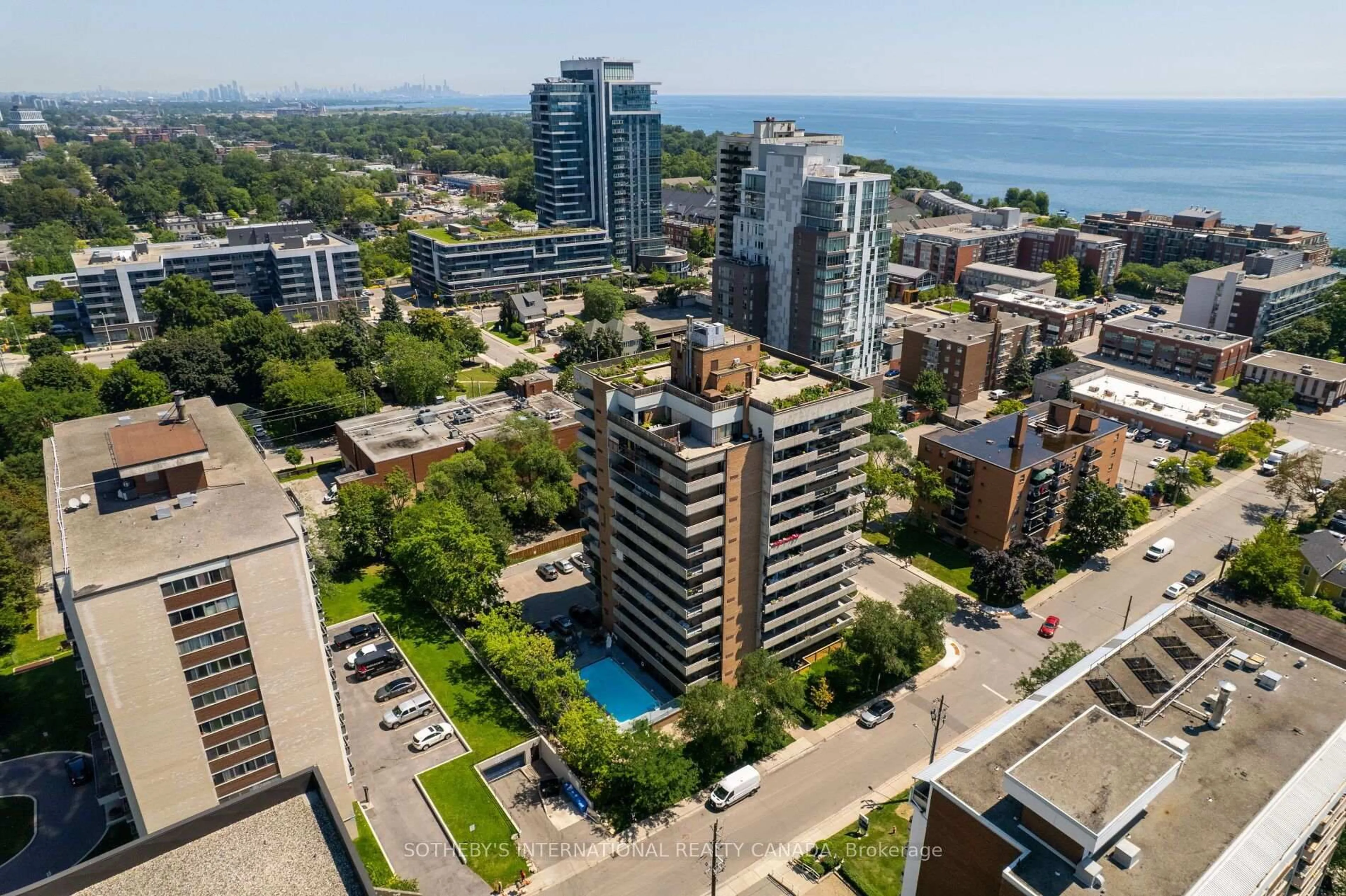 A pic from outside/outdoor area/front of a property/back of a property/a pic from drone, city buildings view from balcony for 66 High St #903, Mississauga Ontario L5G 1K2