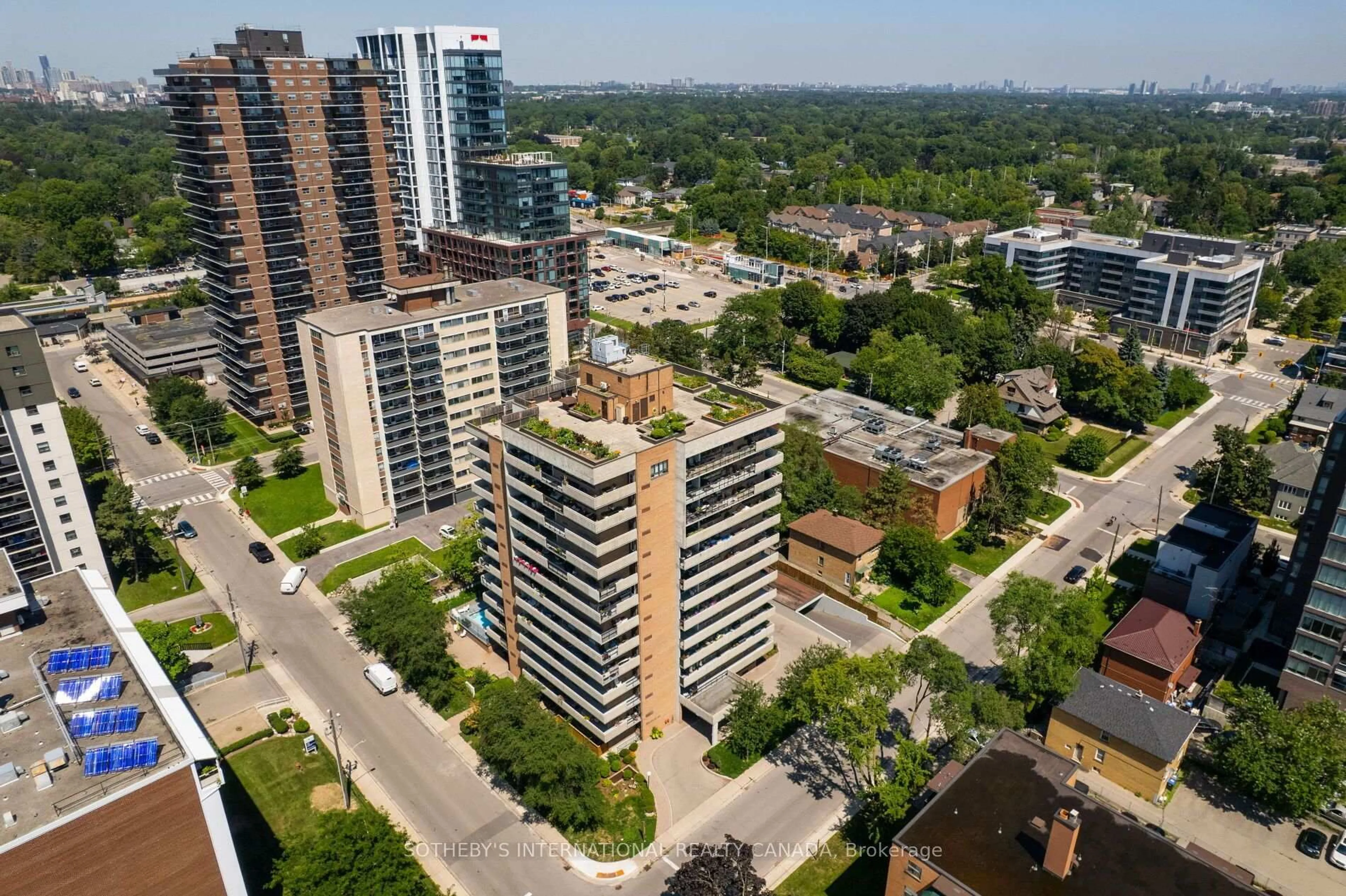 A pic from outside/outdoor area/front of a property/back of a property/a pic from drone, city buildings view from balcony for 66 High St #903, Mississauga Ontario L5G 1K2