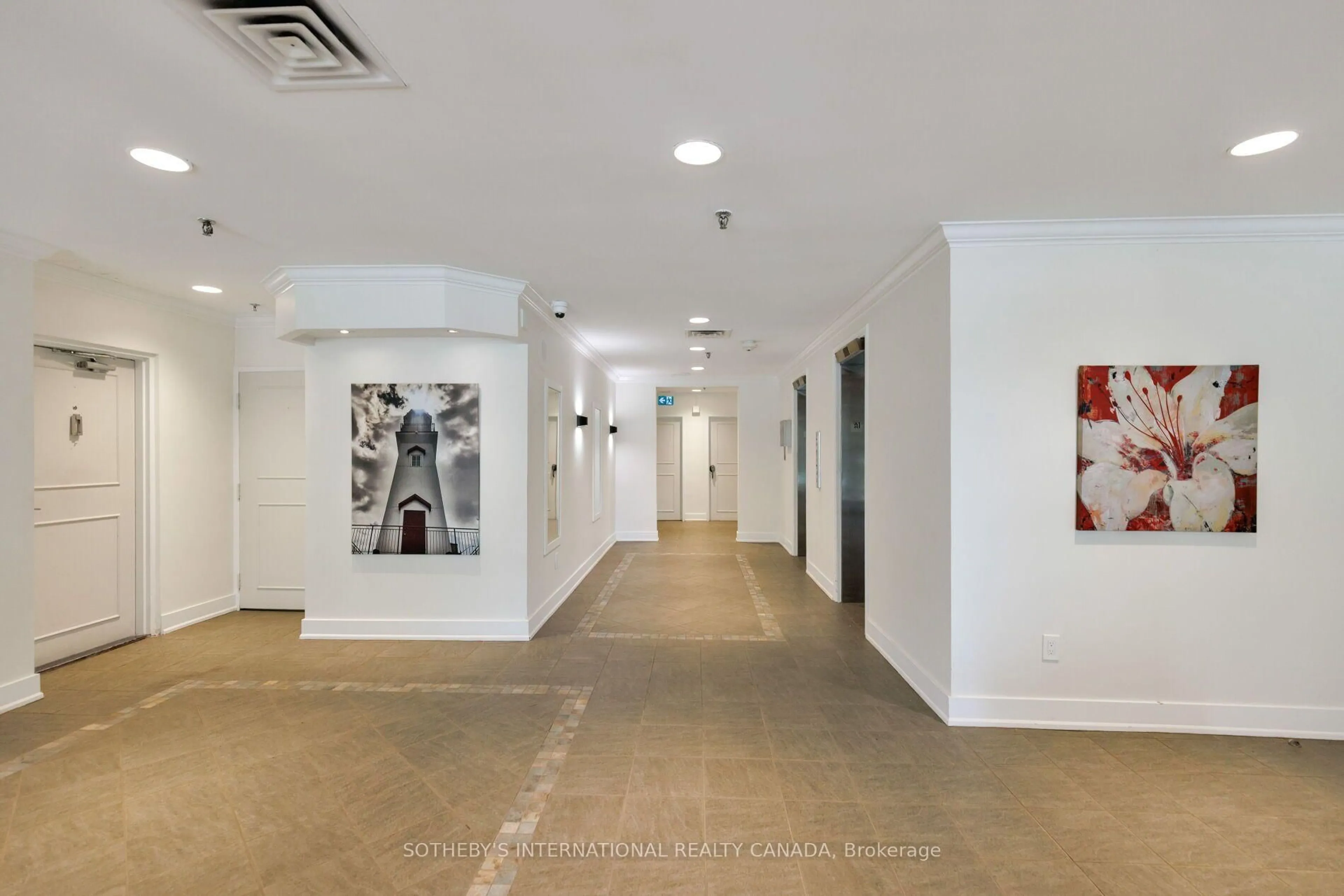 Indoor foyer for 66 High St #903, Mississauga Ontario L5G 1K2