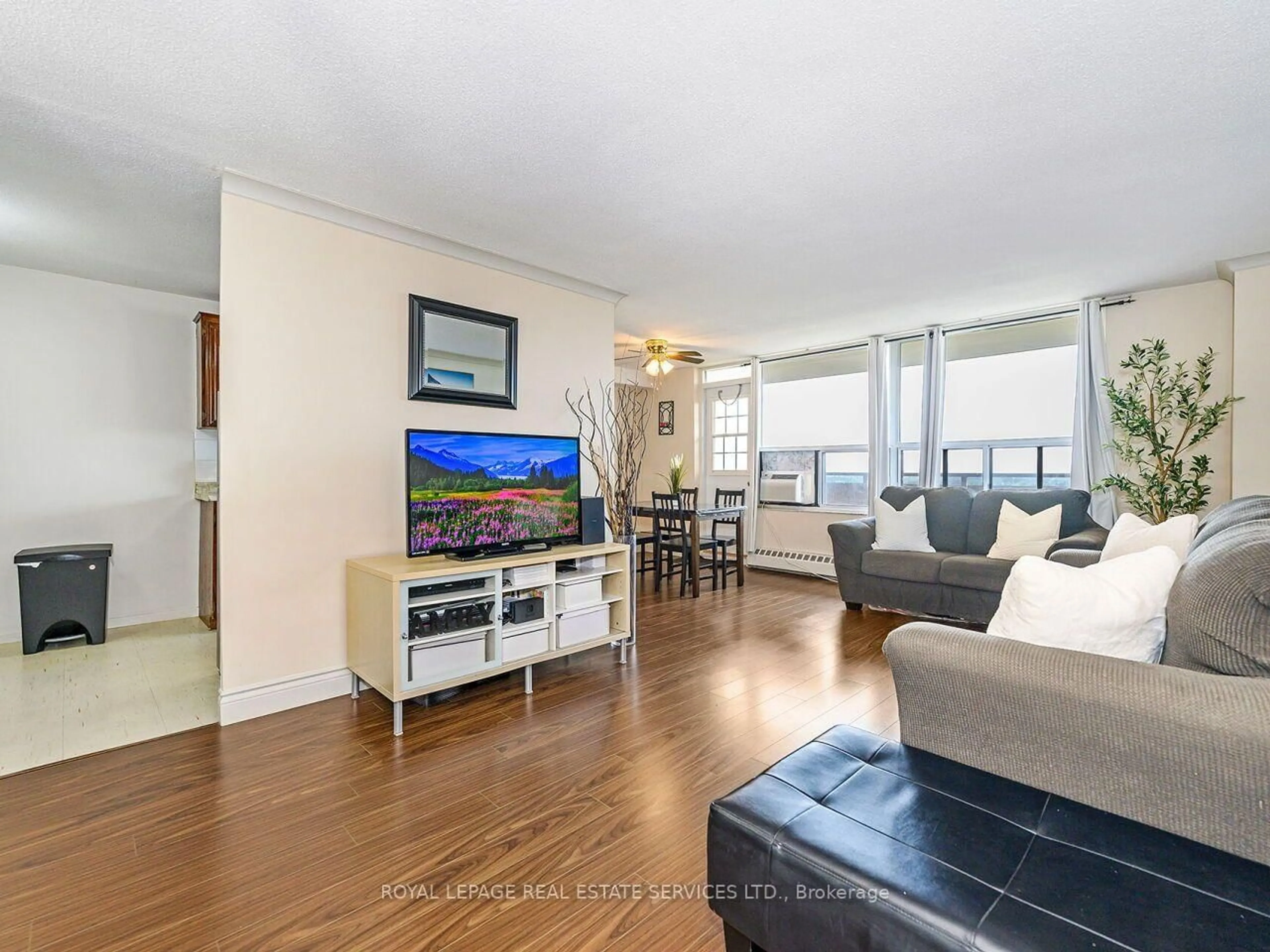 Living room with furniture, unknown for 3120 Kirwin Ave #1109, Mississauga Ontario L5A 3R2