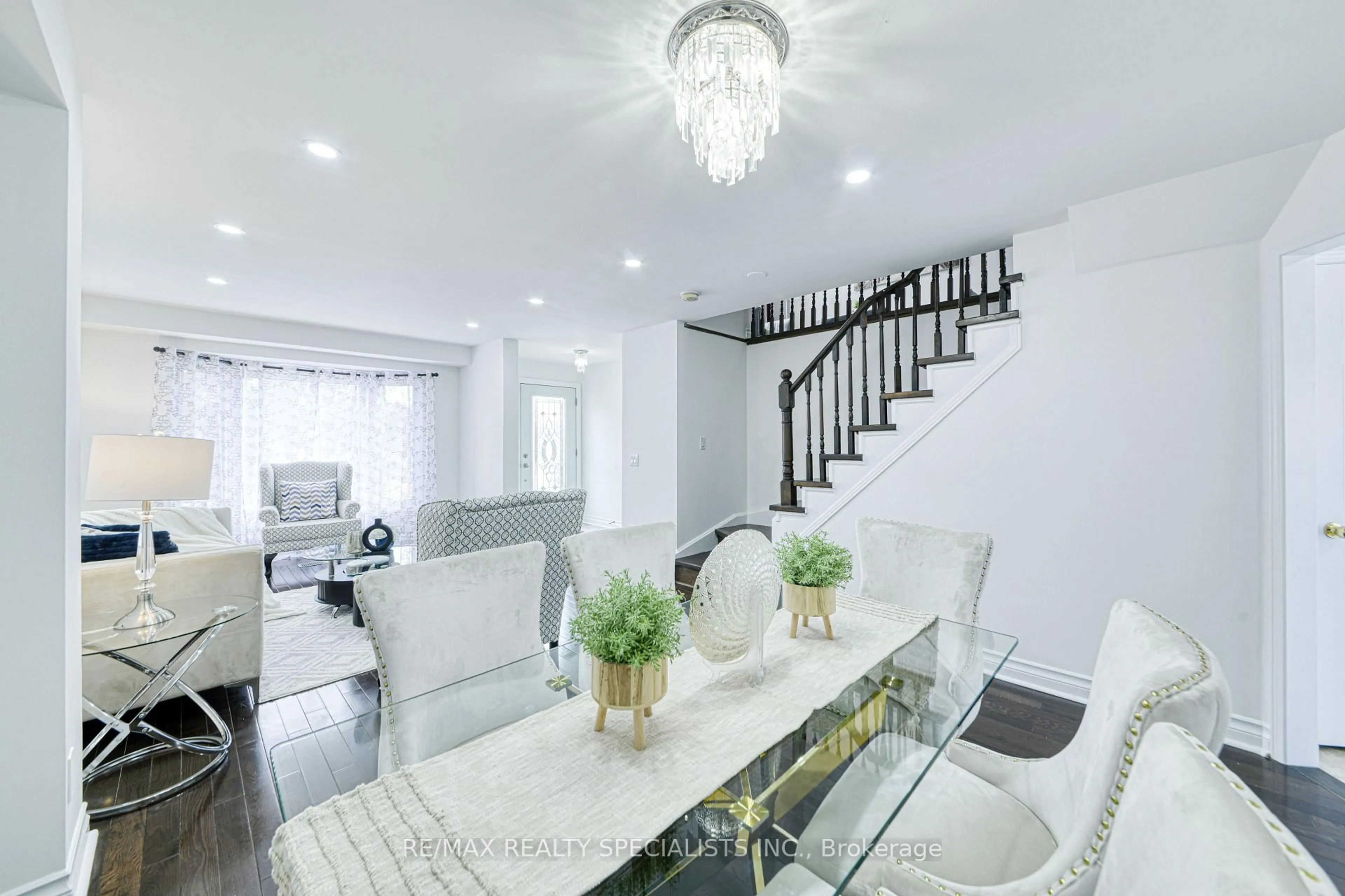 Dining room, unknown for 35 Softneedle Ave, Brampton Ontario L6R 1K4