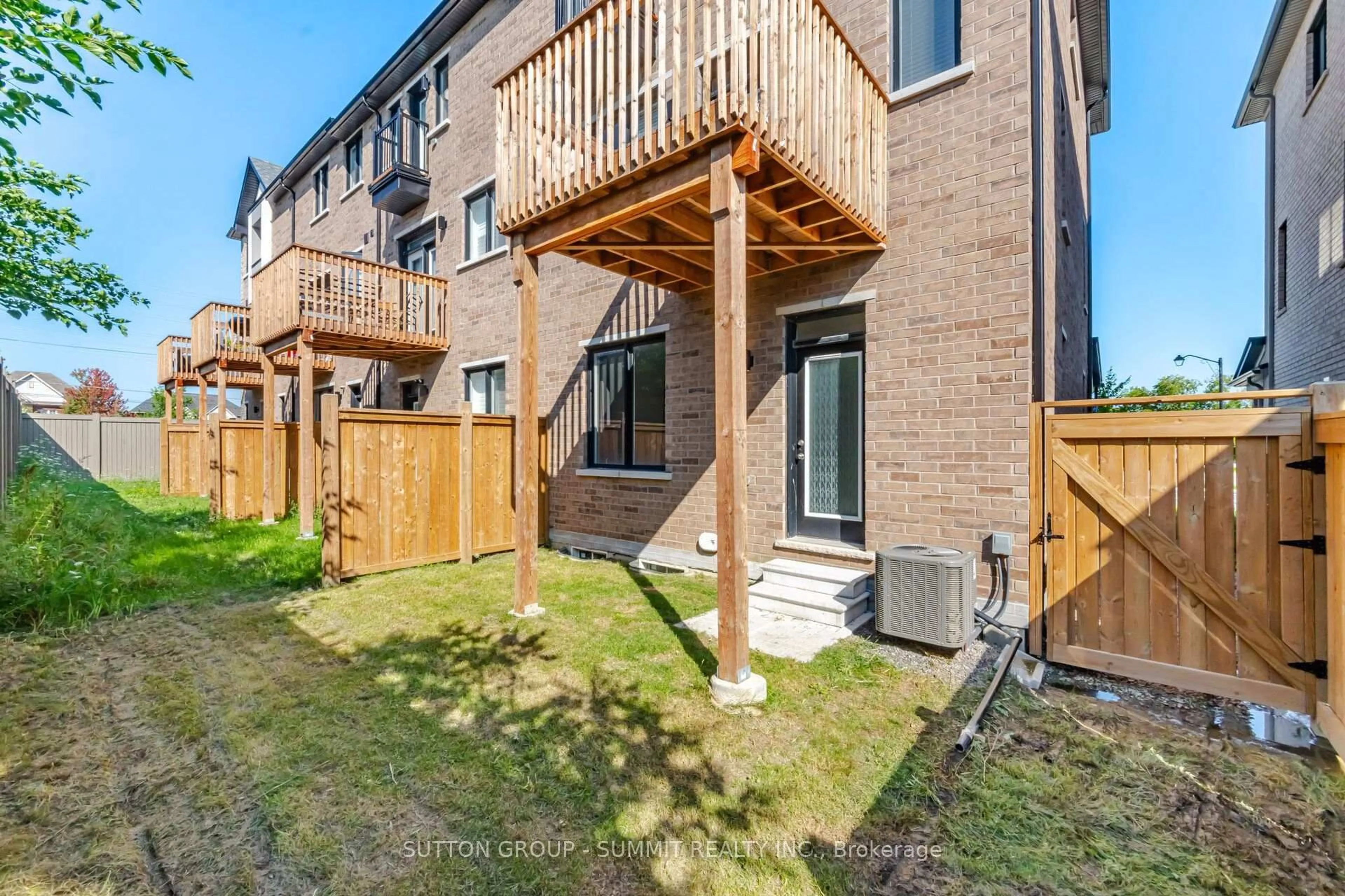 Patio, street for 5206 Viola Desmond Dr, Mississauga Ontario L5M 2S7