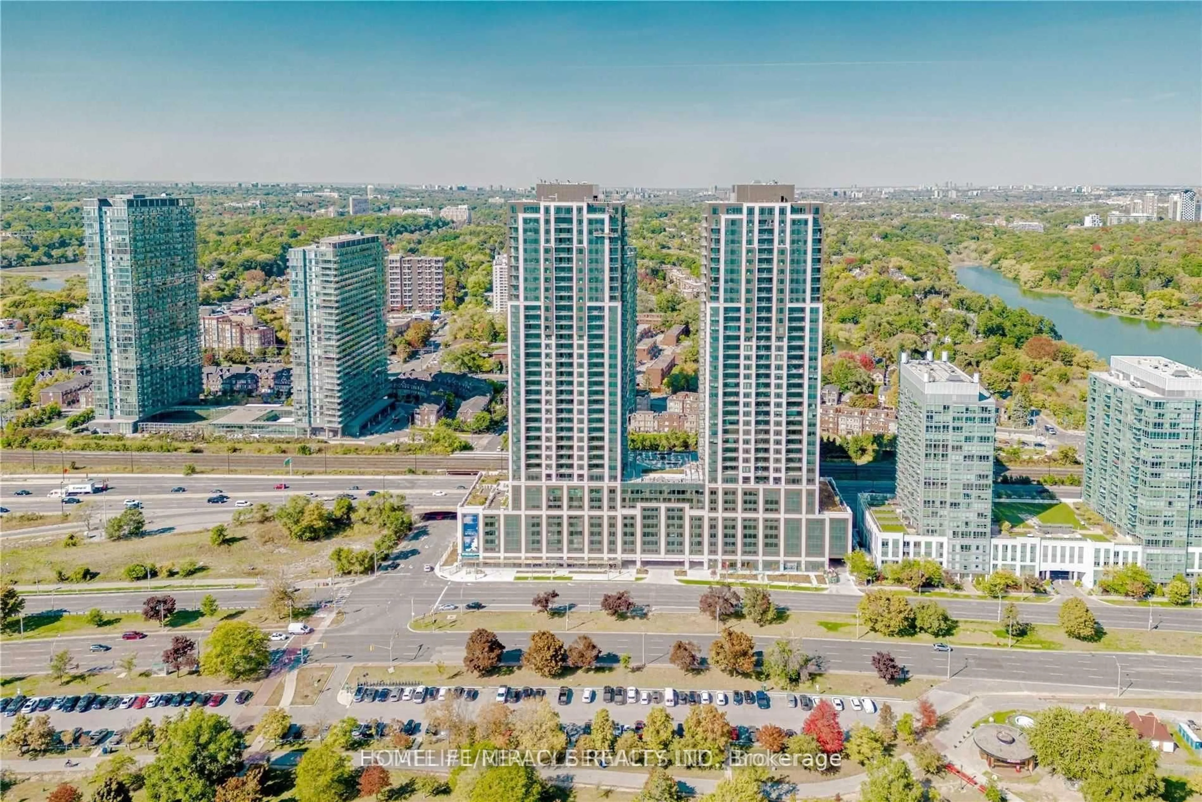 A pic from outside/outdoor area/front of a property/back of a property/a pic from drone, city buildings view from balcony for 1928 Lakeshore Blvd, Toronto Ontario M6S 1A1