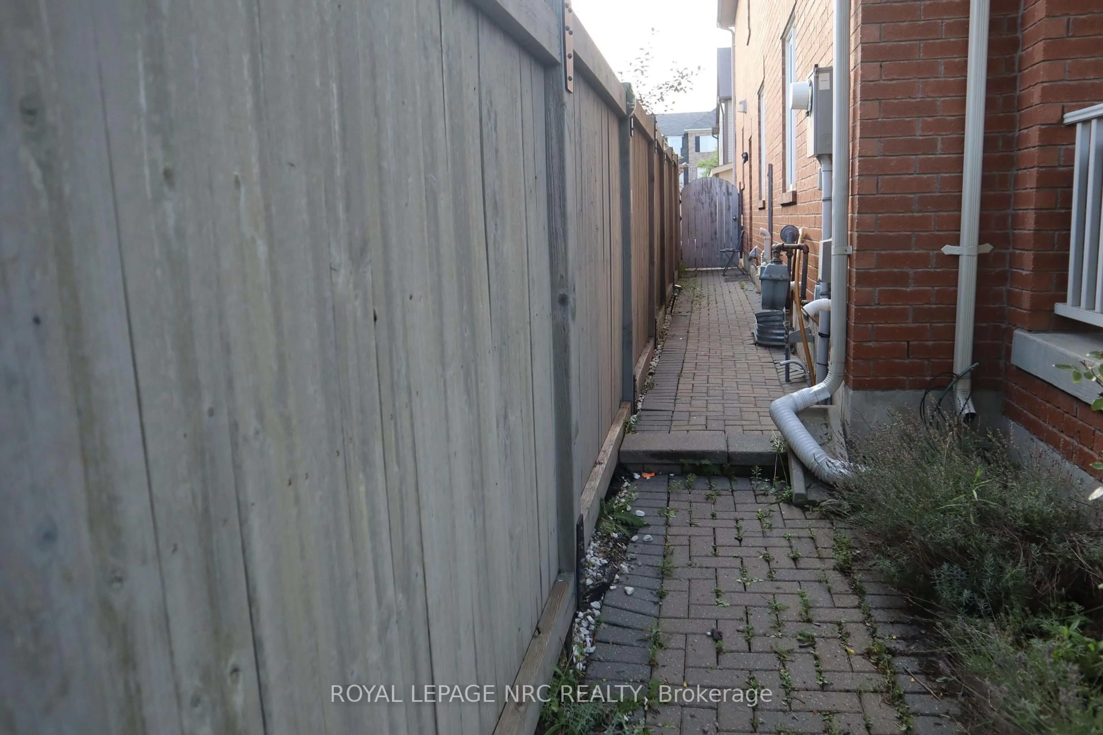 Patio, street for 28 Dulverton Dr, Brampton Ontario L7A 0P3