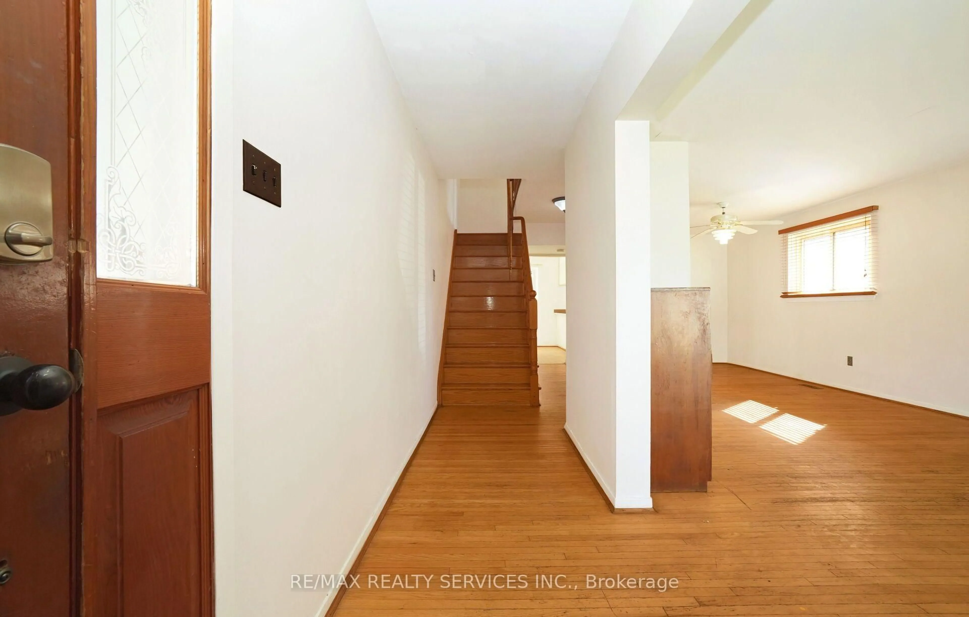 Indoor foyer for 79 Cloverdale Dr, Brampton Ontario L6T 2T5