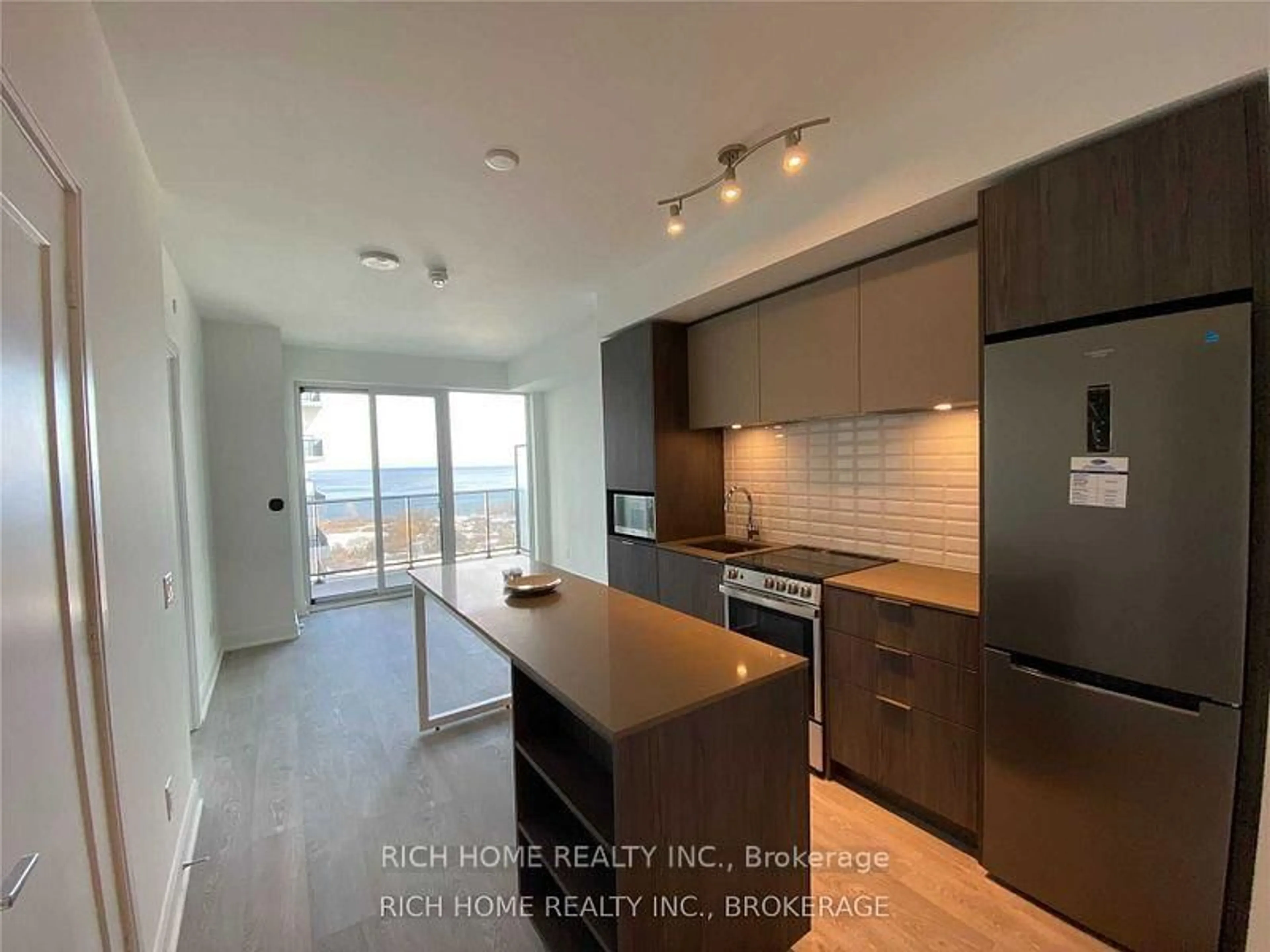 Open concept kitchen, unknown for 70 Annie craig Dr #1506, Toronto Ontario M8V 0G2