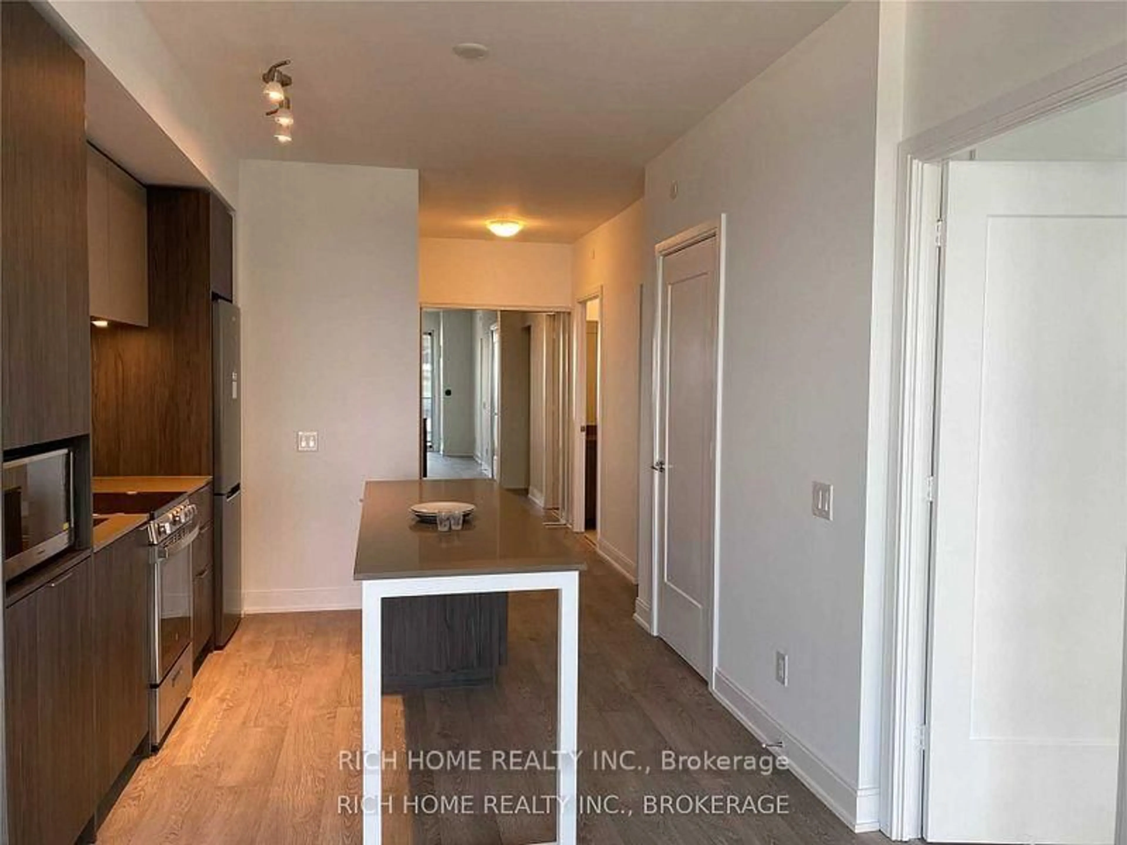 A pic of a room for 70 Annie craig Dr #1506, Toronto Ontario M8V 0G2