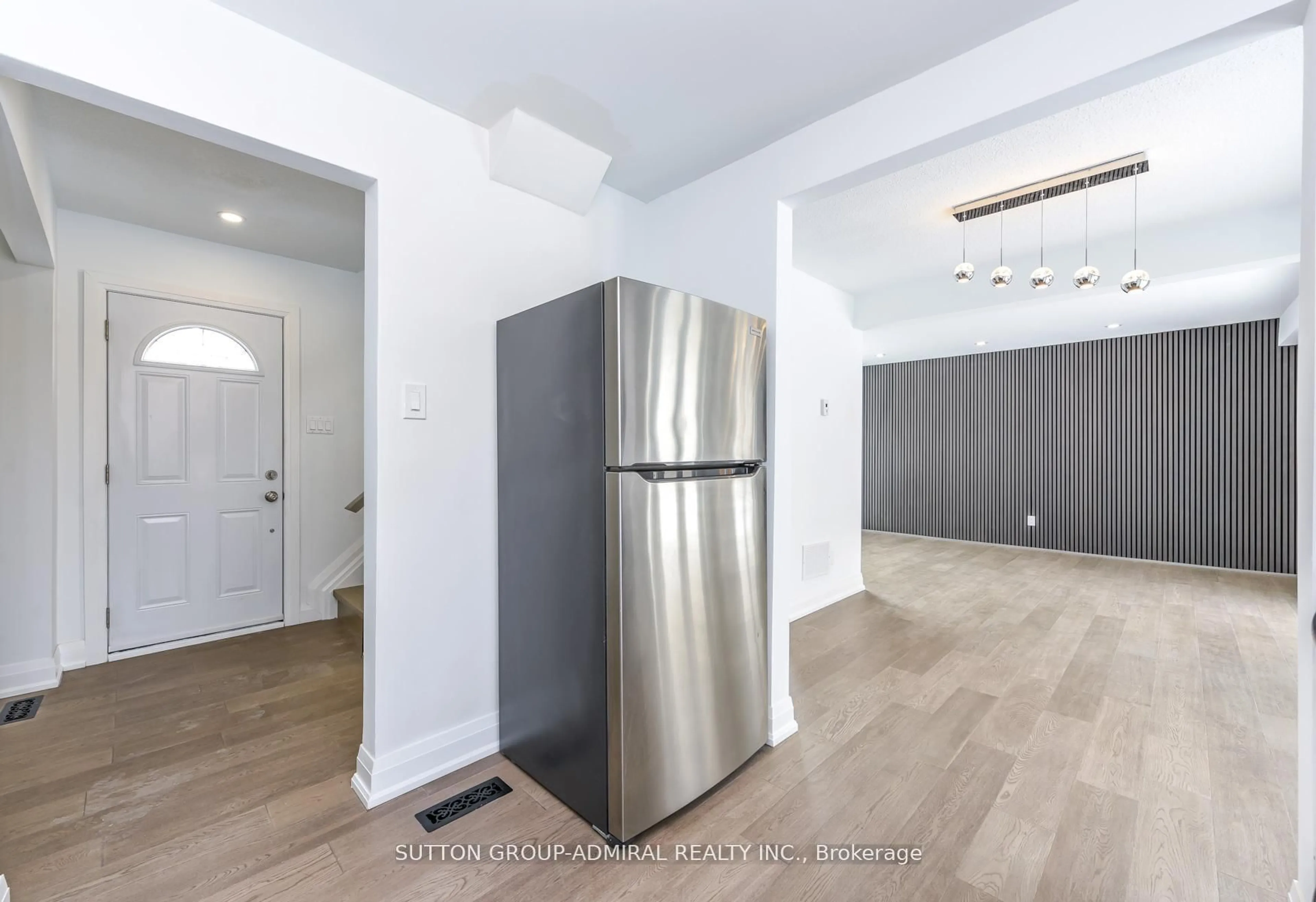 Unknown for 4 Hardcastle Crt, Brampton Ontario L6S 2A9