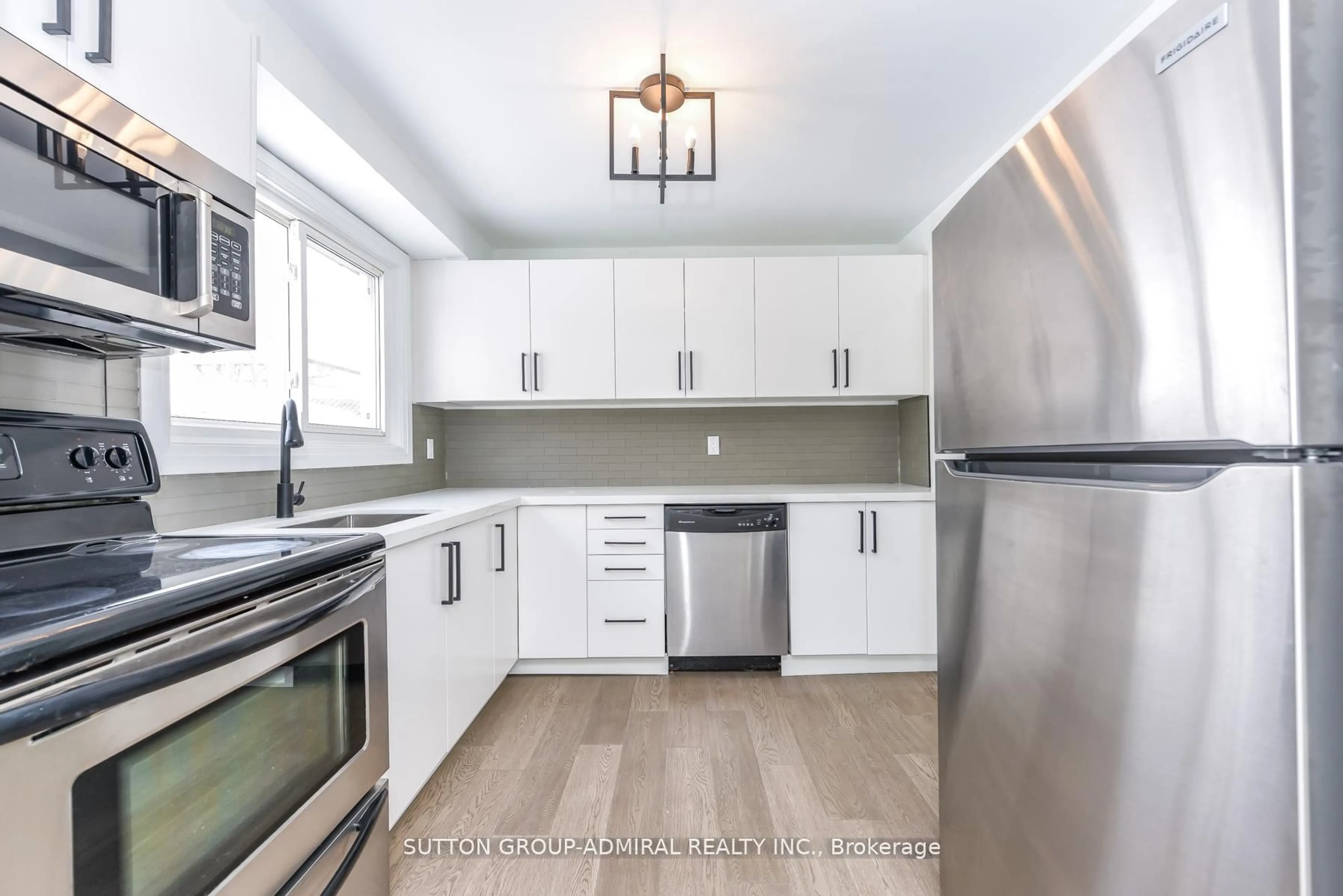 Open concept kitchen, unknown for 4 Hardcastle Crt, Brampton Ontario L6S 2A9