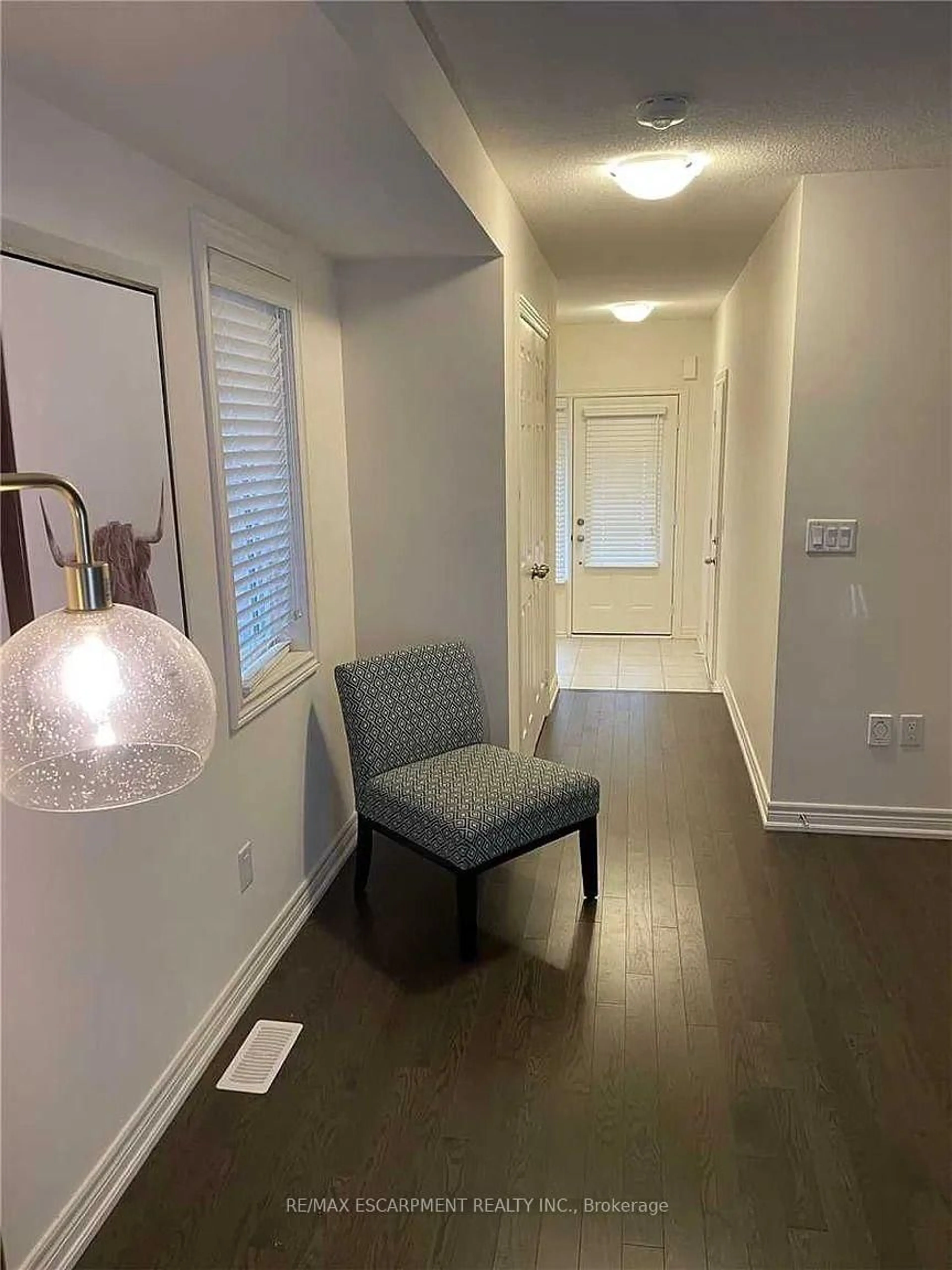 Indoor entryway for 3930 Tufgar Cres, Burlington Ontario L7M 2A4