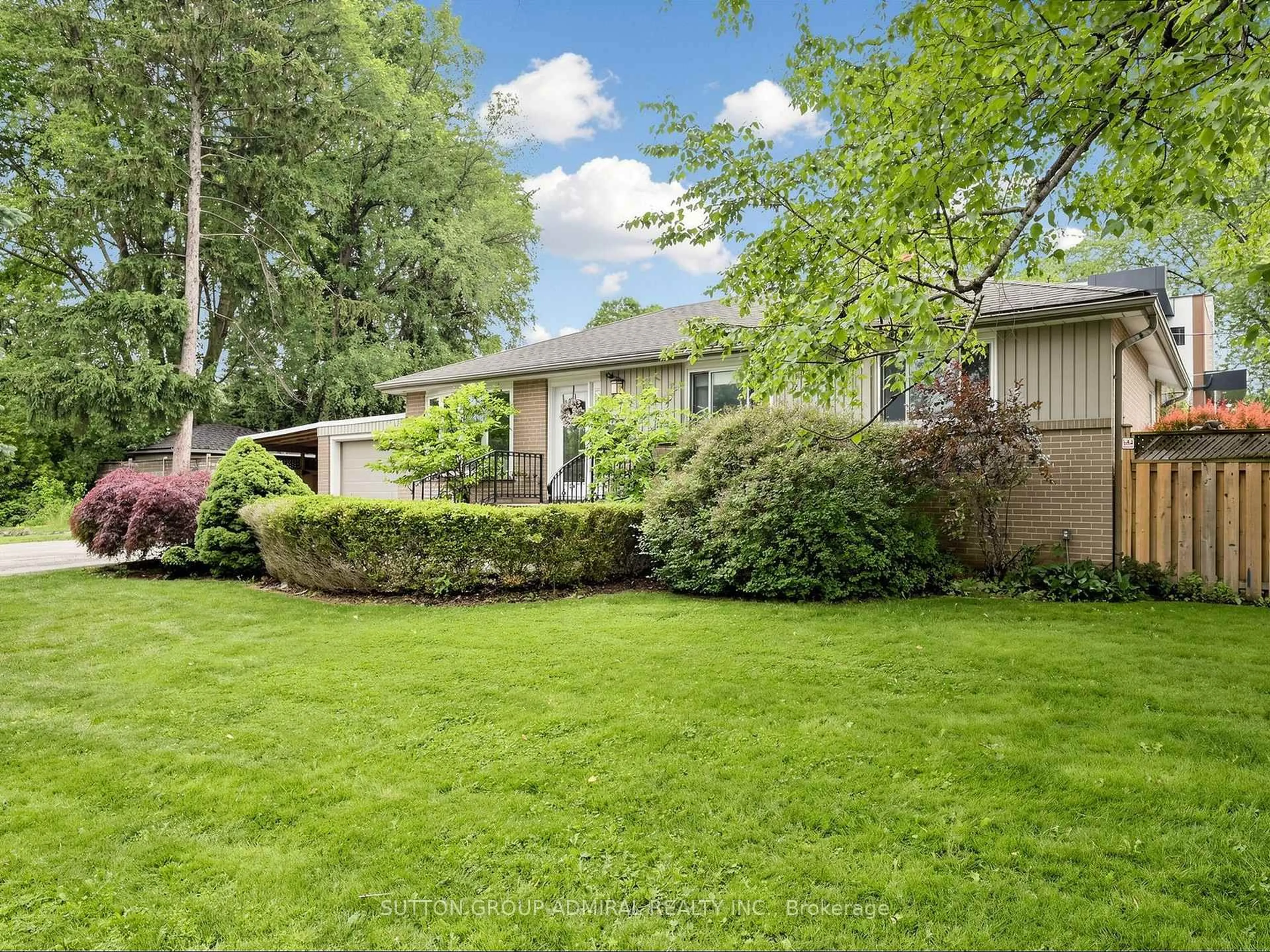 Home with vinyl exterior material, street for 1864 Hindhead Rd, Mississauga Ontario L5J 1N6