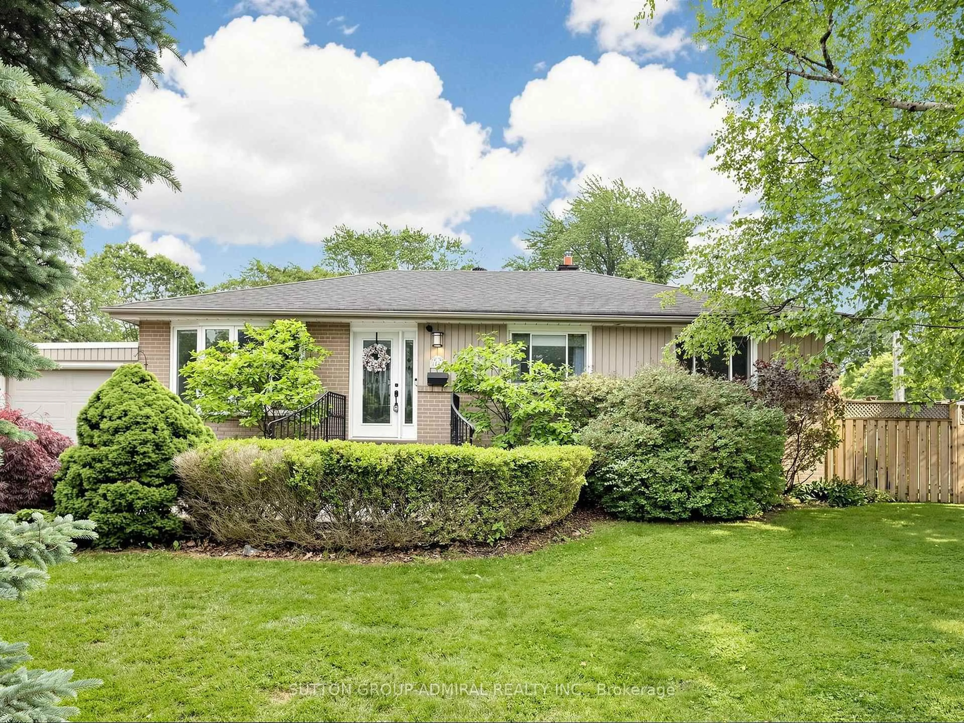 Unknown for 1864 Hindhead Rd, Mississauga Ontario L5J 1N6