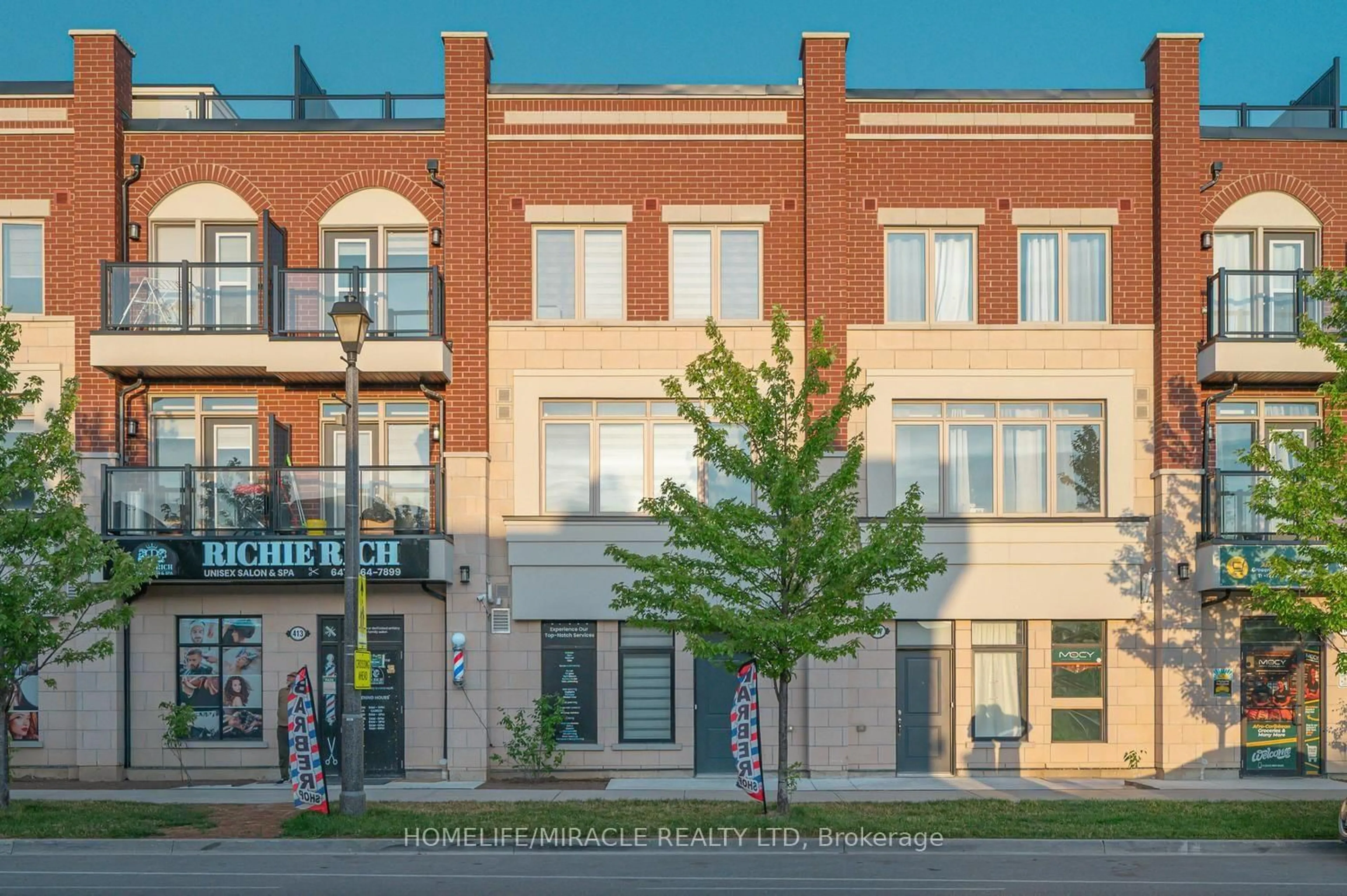 Home with brick exterior material, building for 415 Dougall Ave, Caledon Ontario L7C 2E9