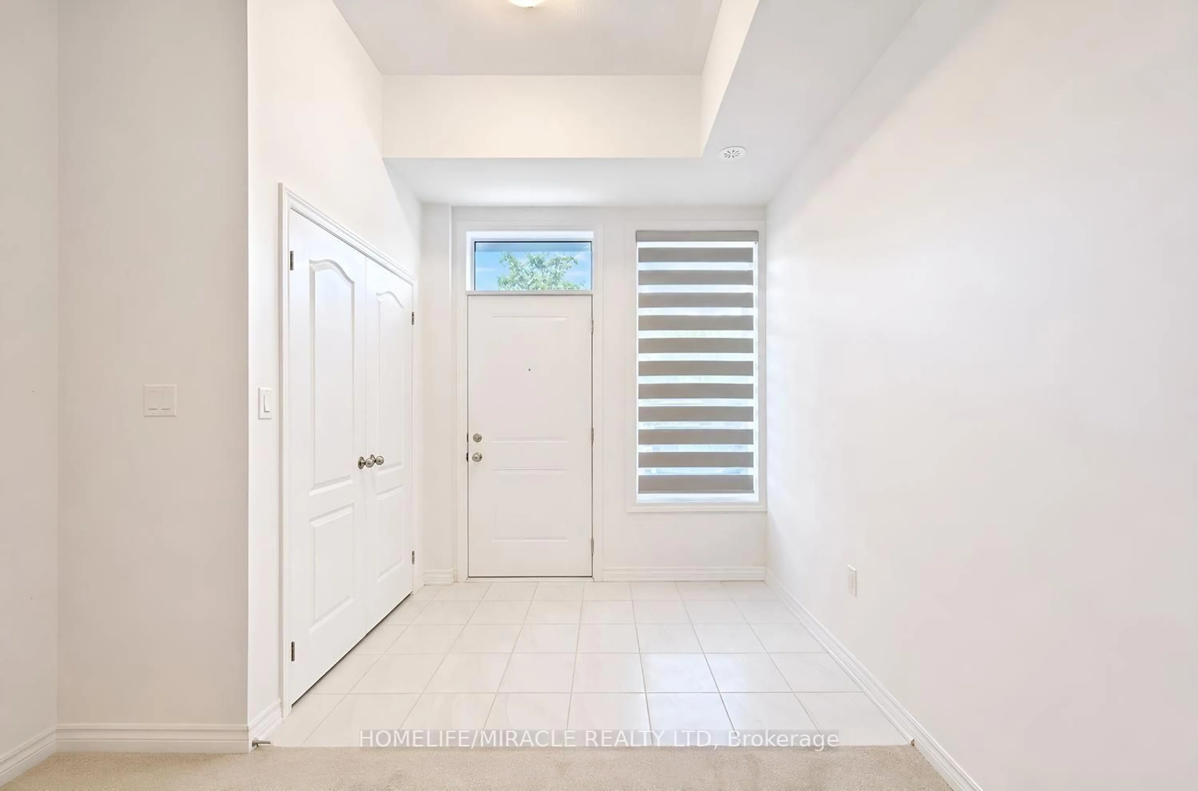 Indoor entryway for 415 Dougall Ave, Caledon Ontario L7C 2E9