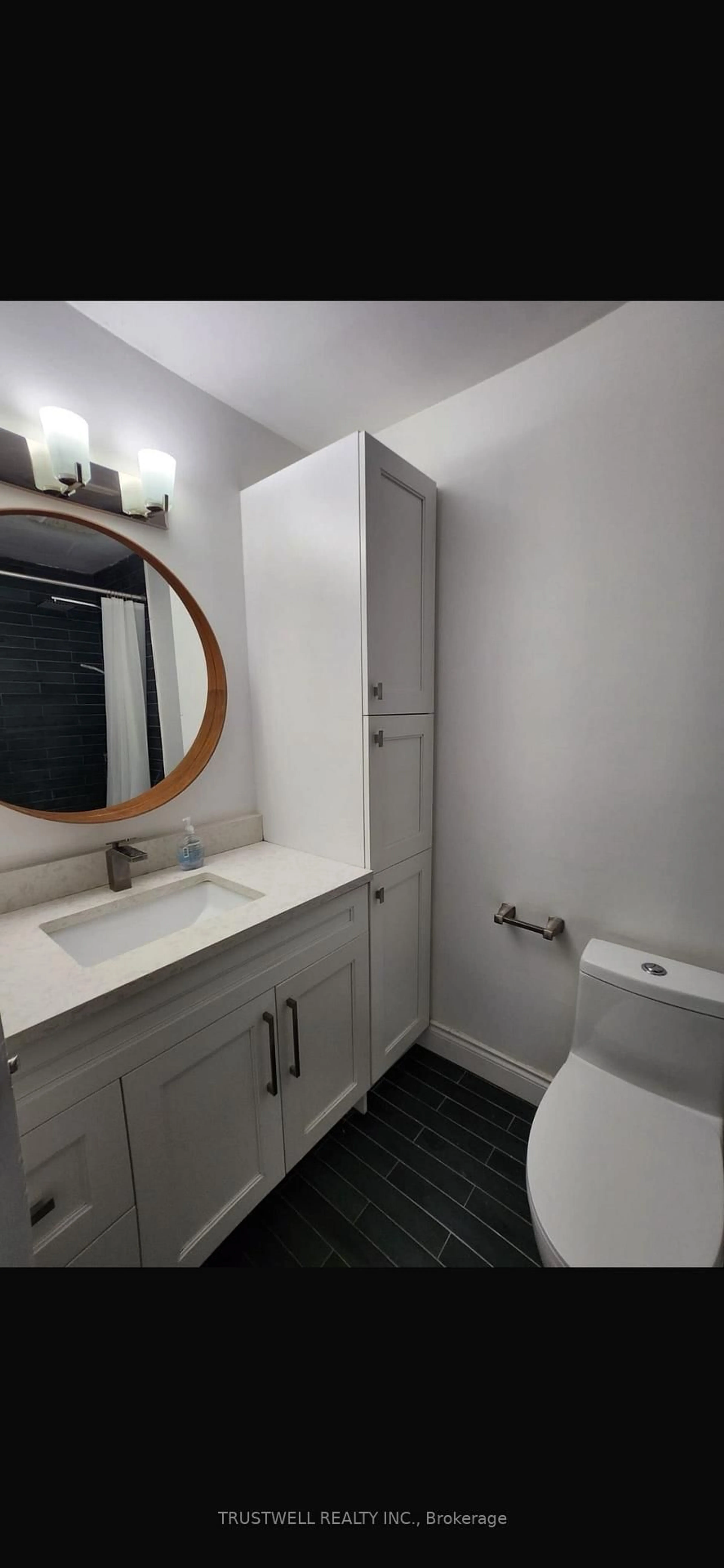 Standard bathroom, unknown for 3040 Constitution Blvd #105, Mississauga Ontario L4Y 3X7