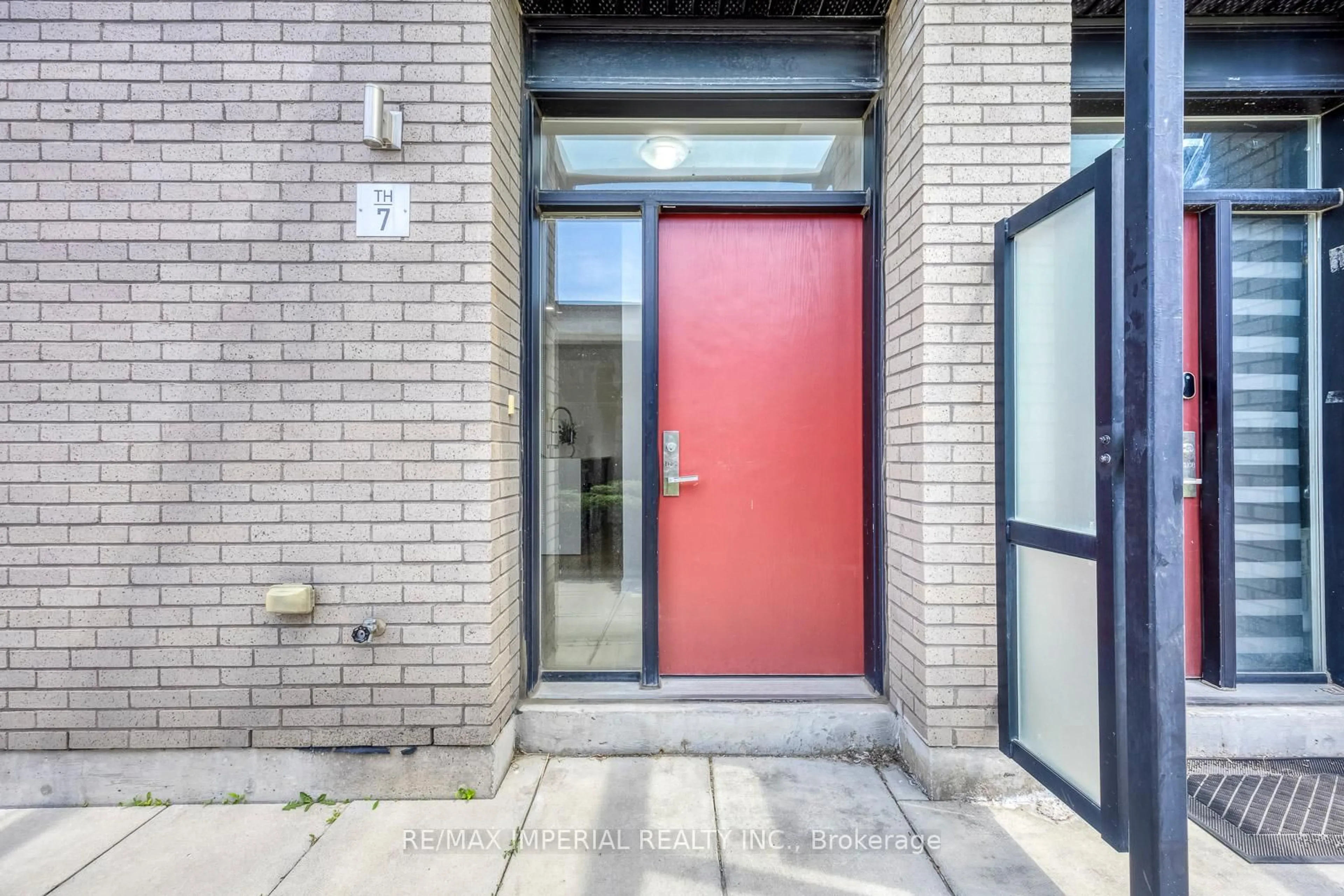 Indoor entryway for 4020 Parkside Village Dr #7, Mississauga Ontario L5B 0K2