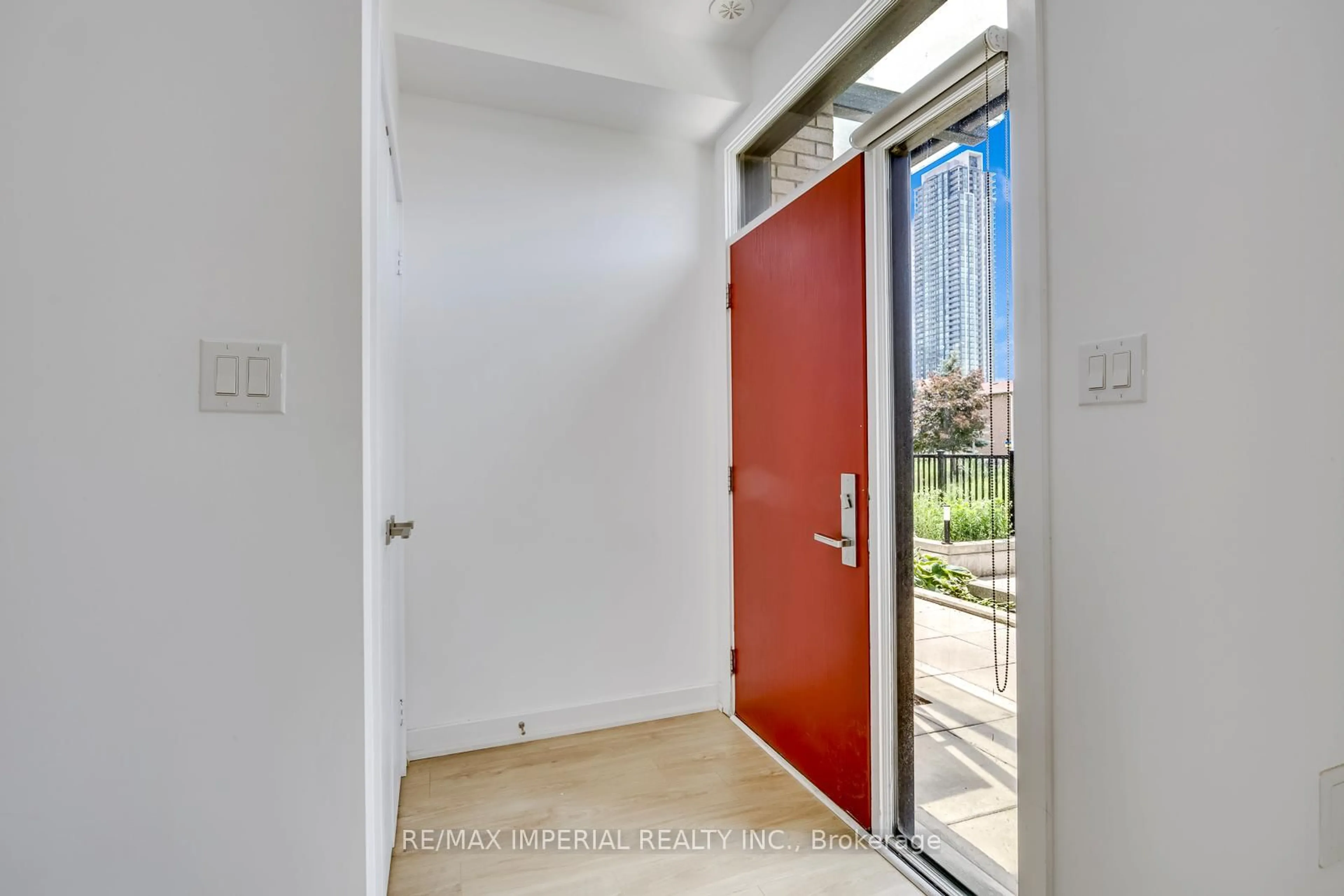 Indoor entryway for 4020 Parkside Village Dr #7, Mississauga Ontario L5B 0K2