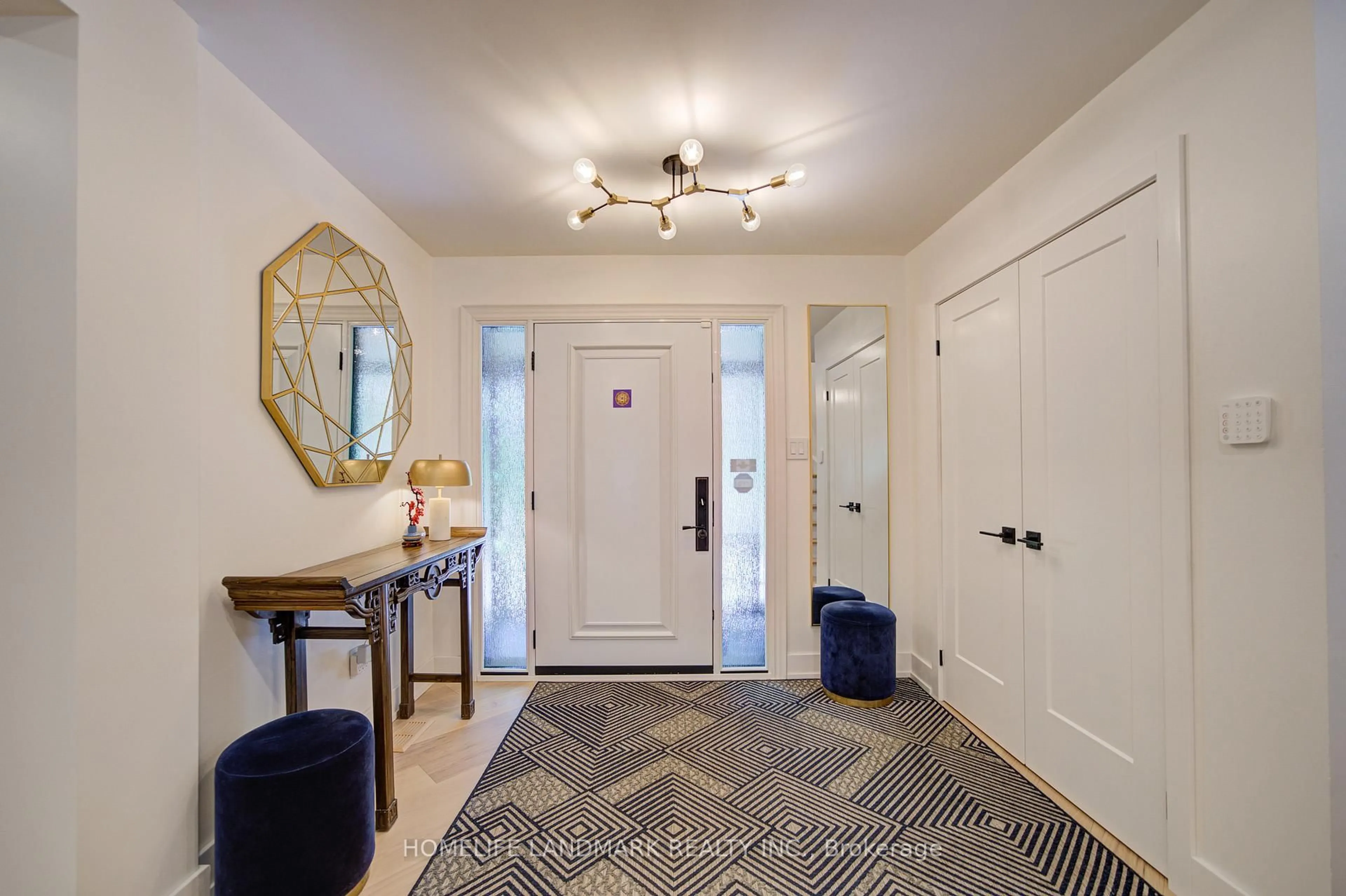 Indoor entryway for 1360 Old English Lane, Oakville Ontario L6M 2P8