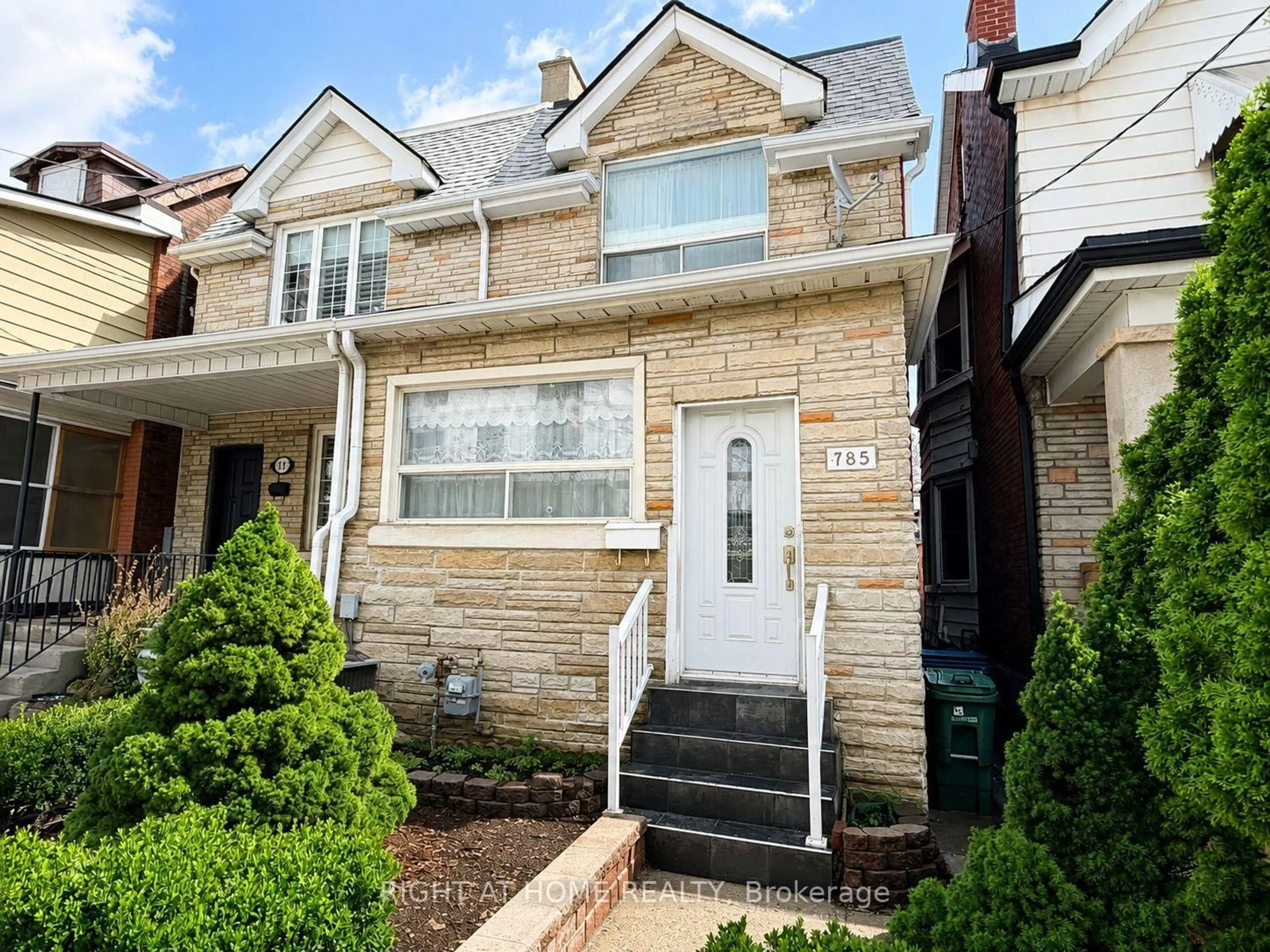 Home with brick exterior material, street for 785 Lansdowne Ave, Toronto Ontario M6H 3Z1