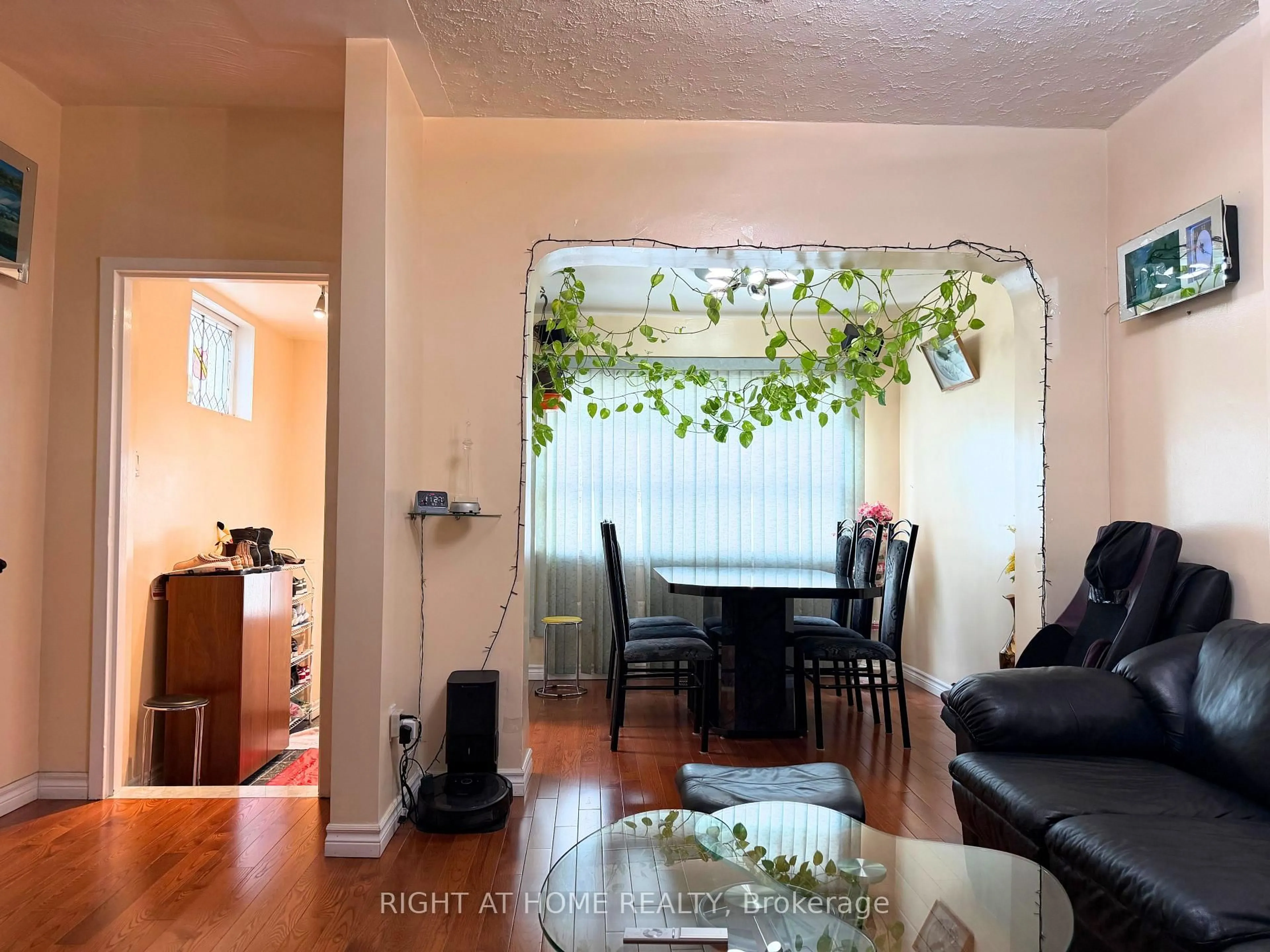 Unknown for 785 Lansdowne Ave, Toronto Ontario M6H 3Z1