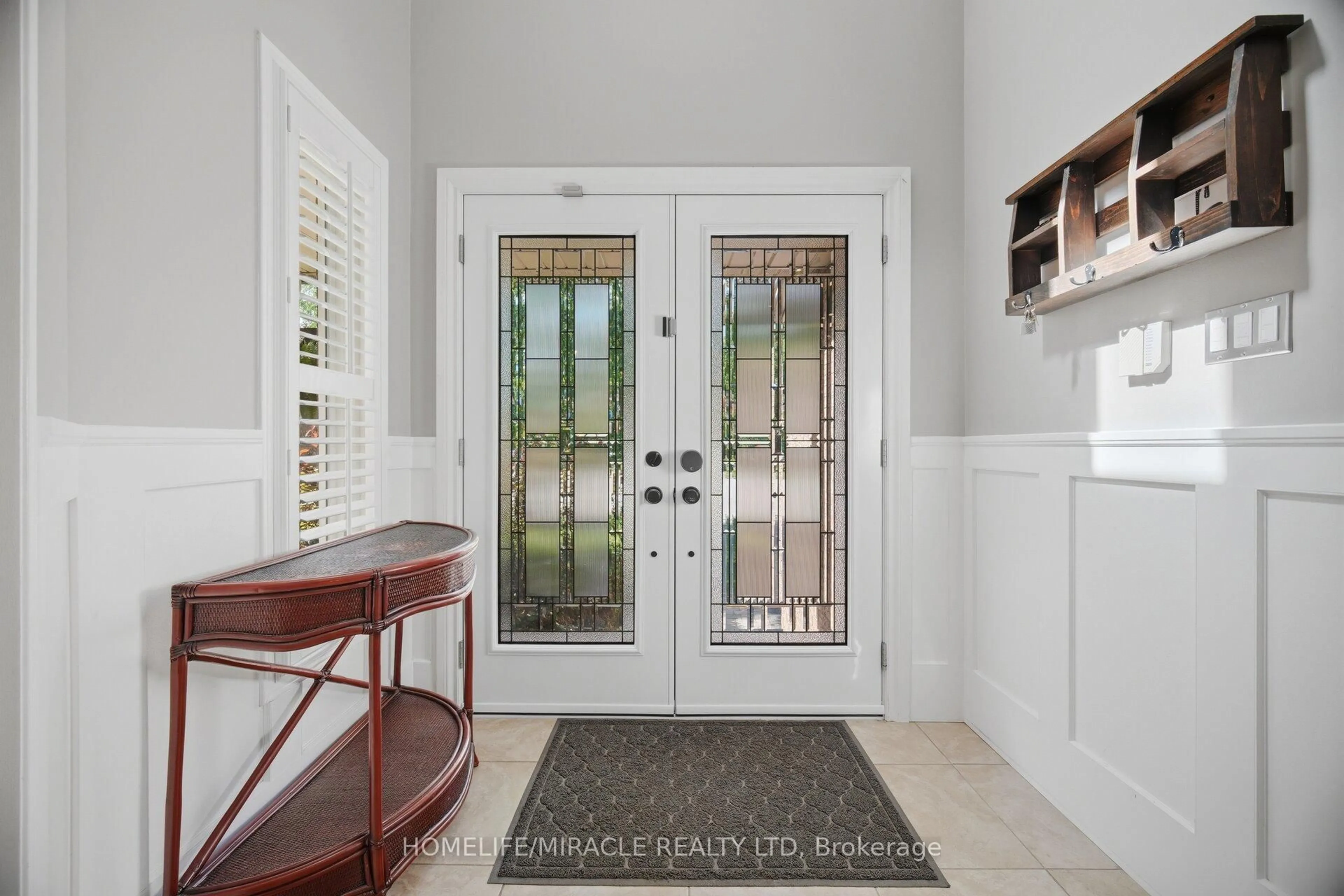 Indoor entryway for 6089 Carradine Crt, Mississauga Ontario L5V 2C2