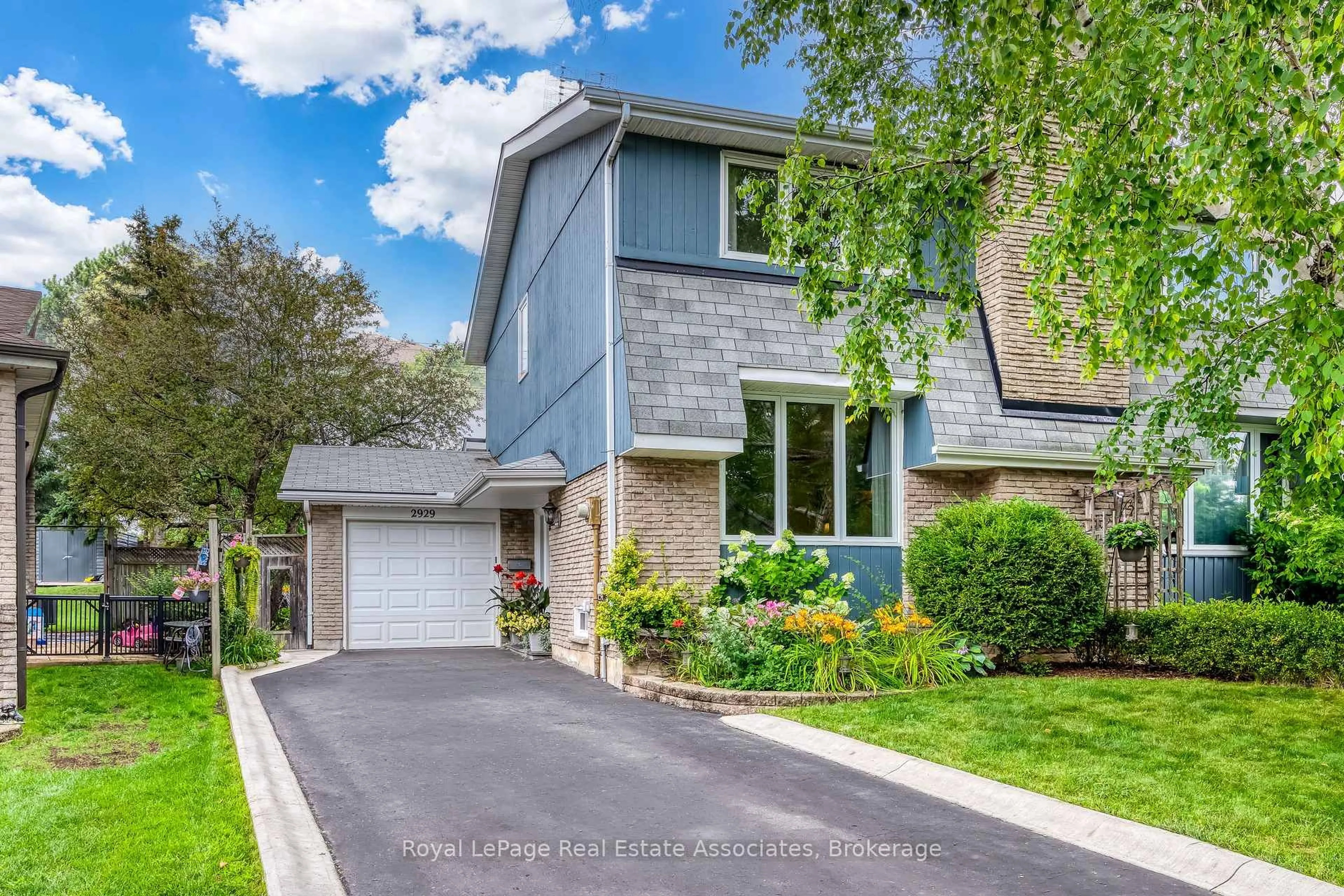 Home with brick exterior material, street for 2929 Arvida Circ, Mississauga Ontario L5N 1R4