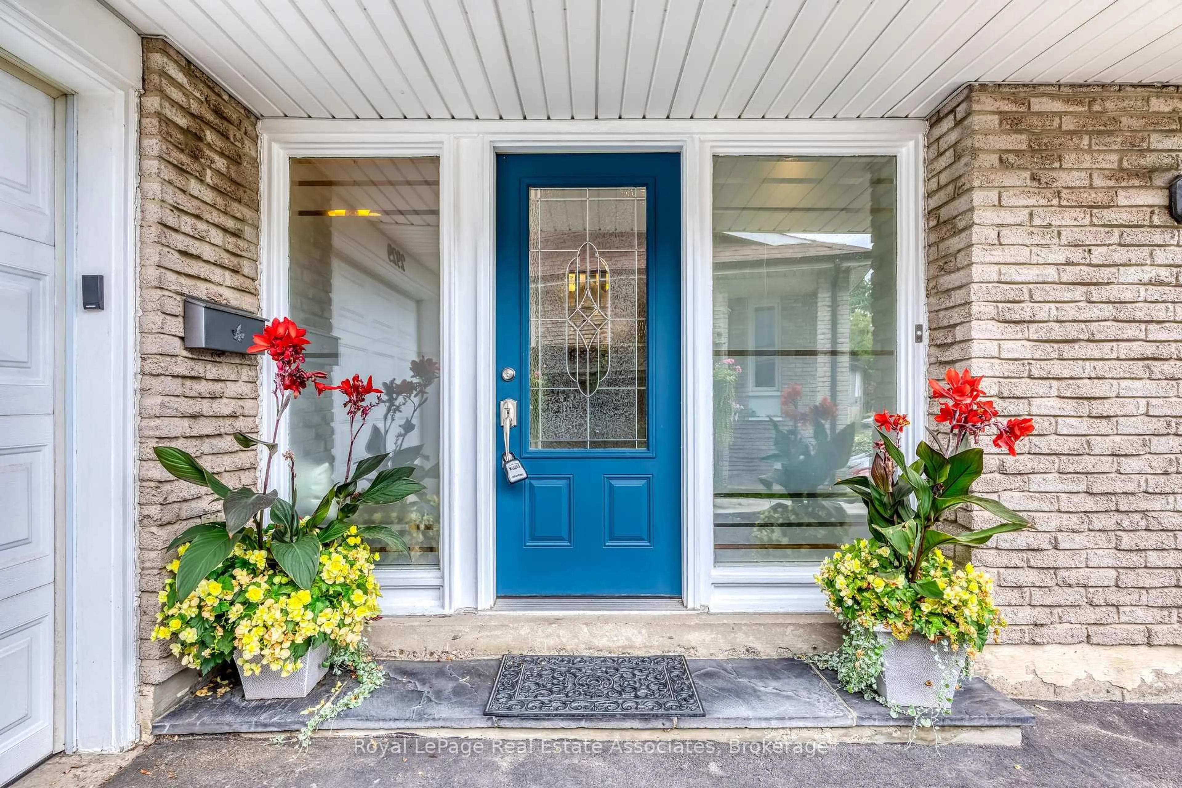 Indoor entryway for 2929 Arvida Circ, Mississauga Ontario L5N 1R4